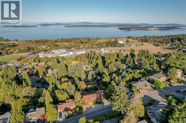 8839 FOREST PARK DRIVE, North Saanich