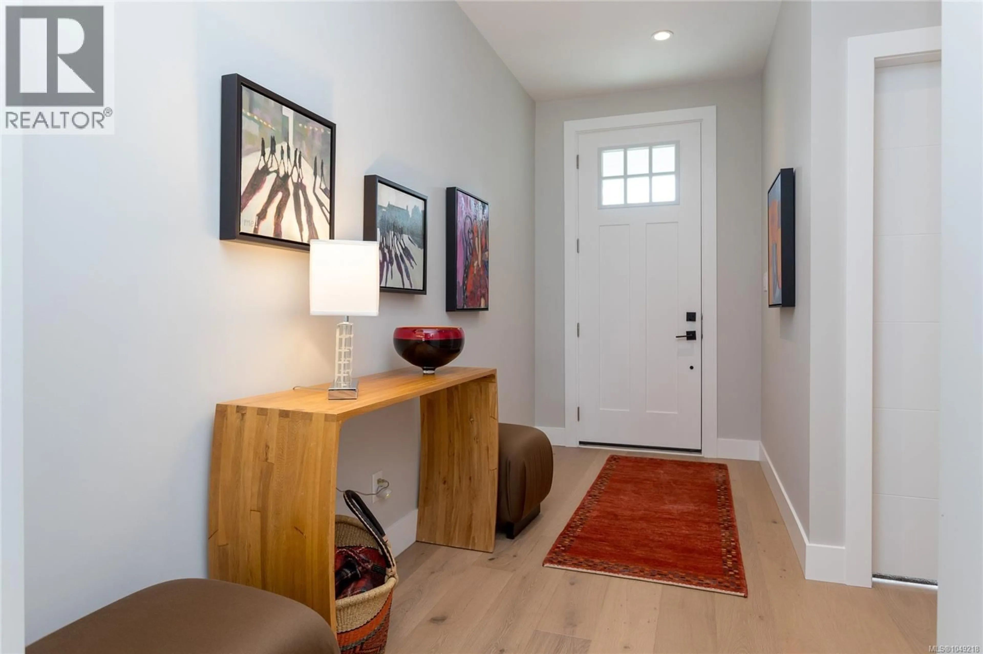 Indoor entryway for 9344 MARYLAND DRIVE, Sidney British Columbia V8L2R3