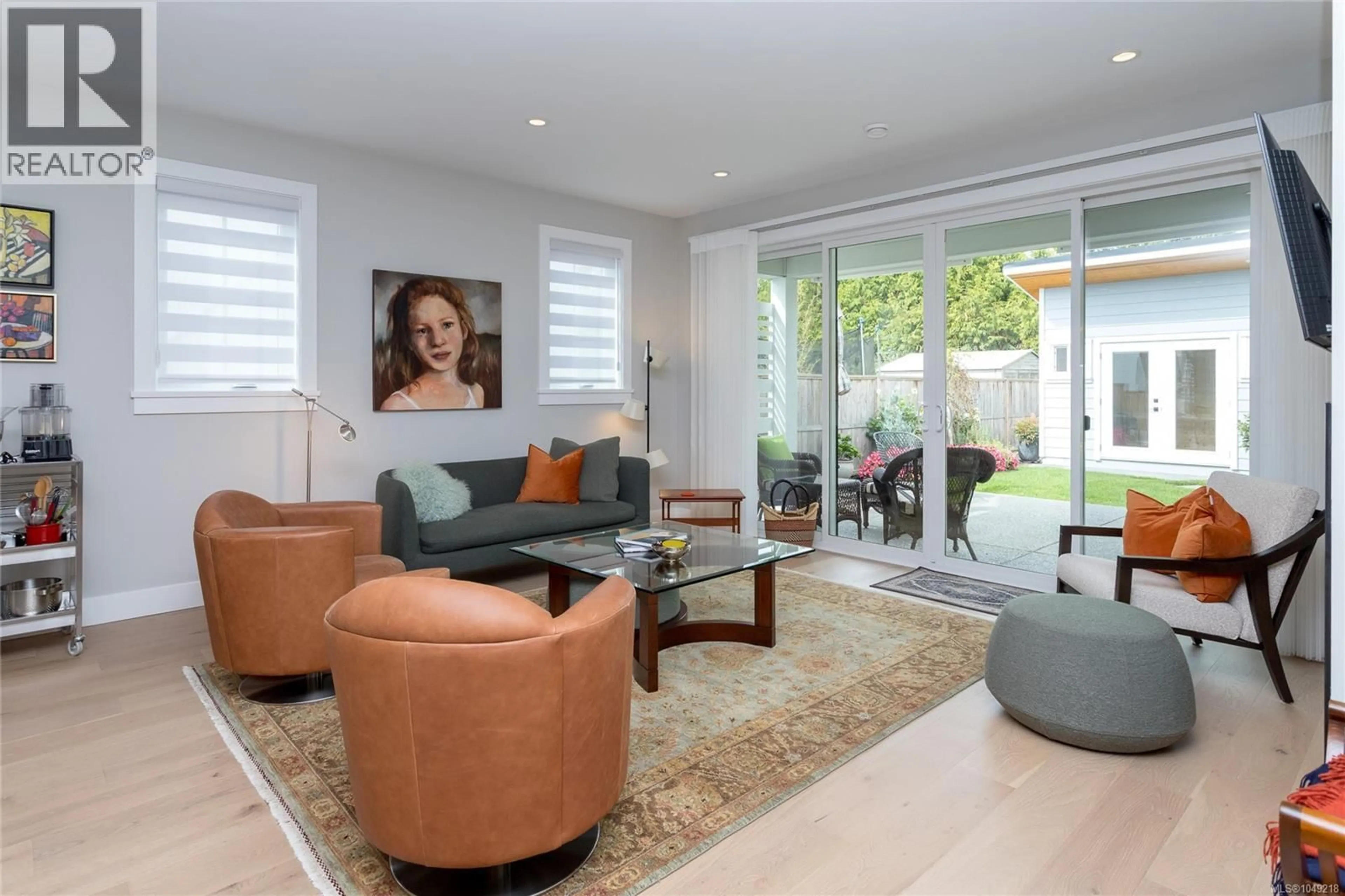 Living room with furniture, unknown for 9344 MARYLAND DRIVE, Sidney British Columbia V8L2R3