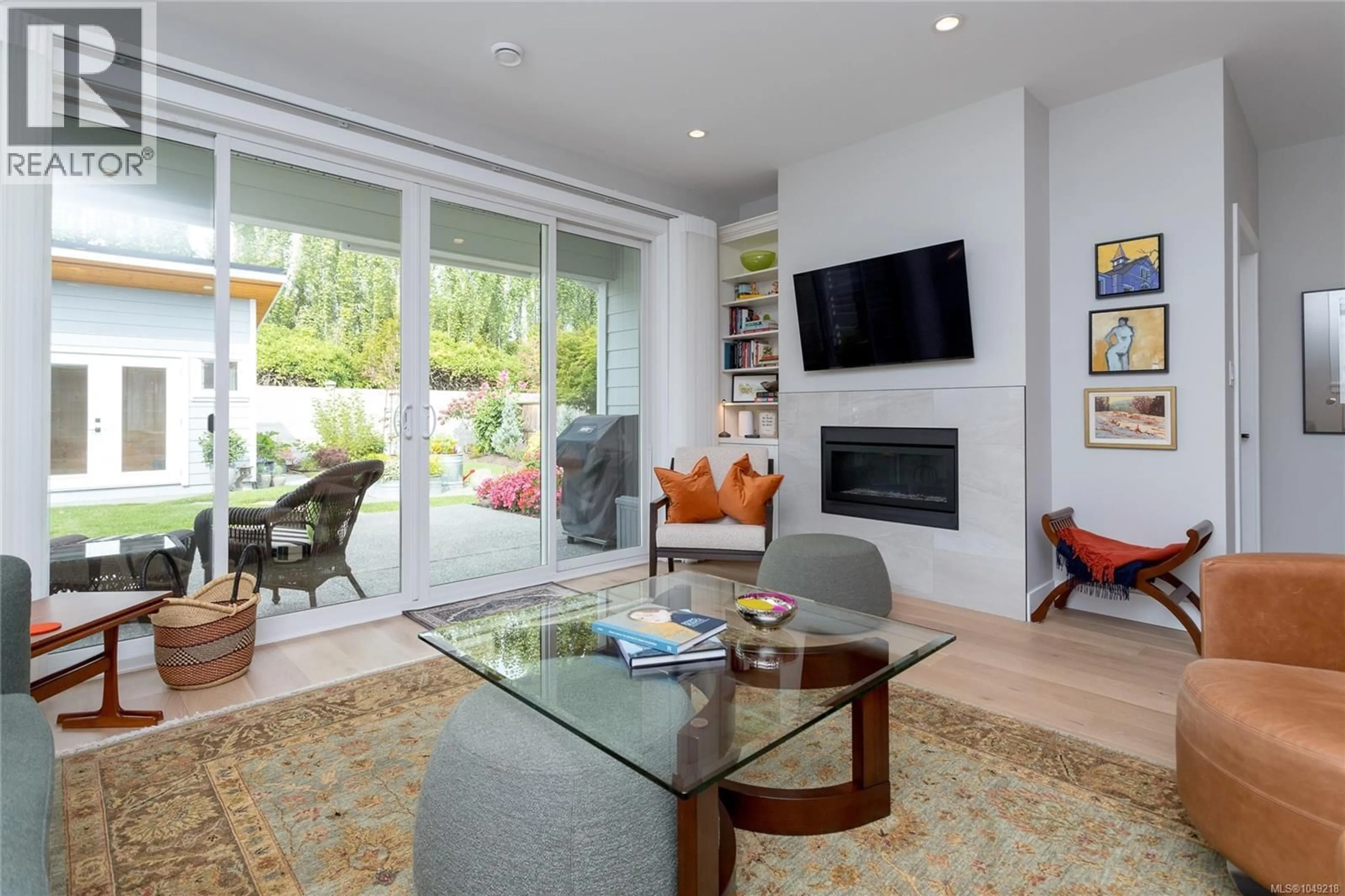 Living room with furniture, unknown for 9344 MARYLAND DRIVE, Sidney British Columbia V8L2R3
