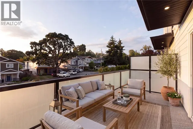 1 - 913 DALE STREET, Saanich 2