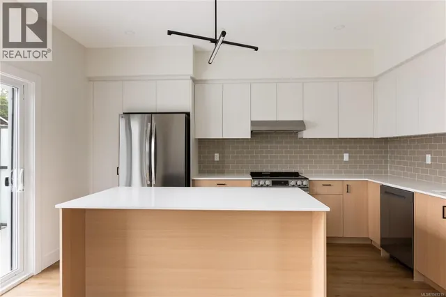 1 - 913 DALE STREET, Saanich 5