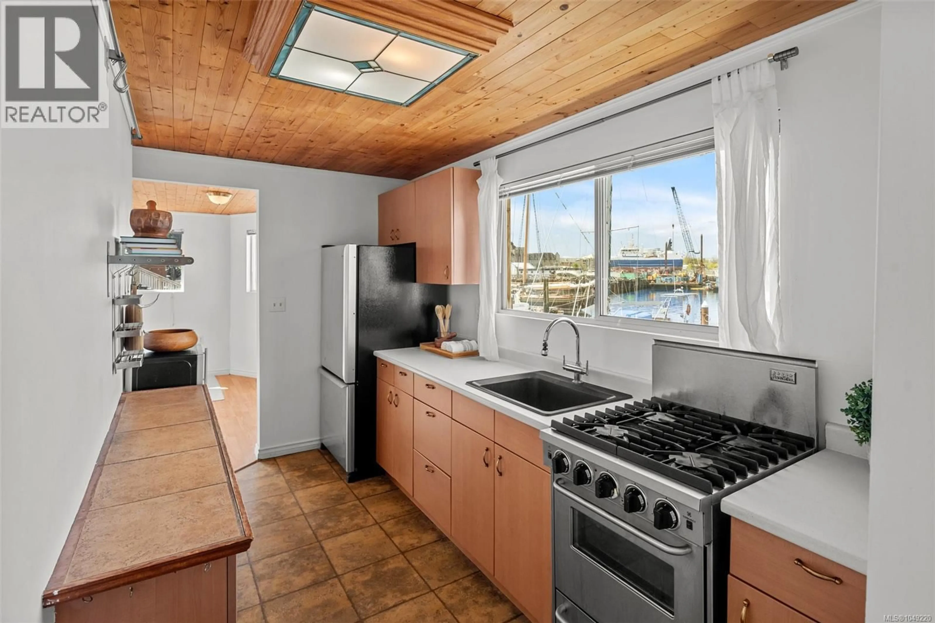 Standard kitchen, unknown for 14 - 1810B STORE STREET, Victoria British Columbia V8T4R4
