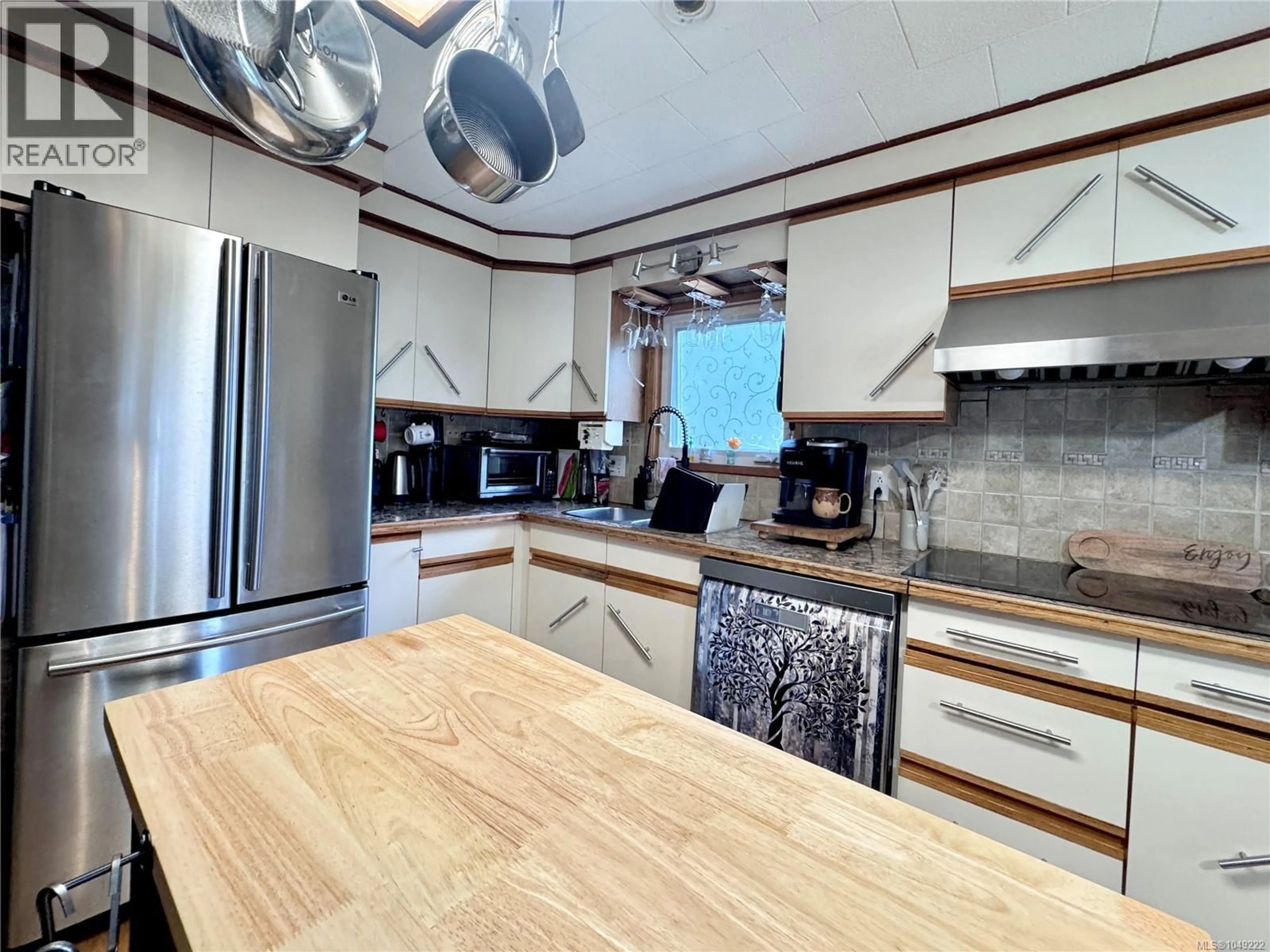Open concept kitchen, wood/laminate floor for 11 - 6225 LUGRIN ROAD, Port Alberni British Columbia V9Y8G5