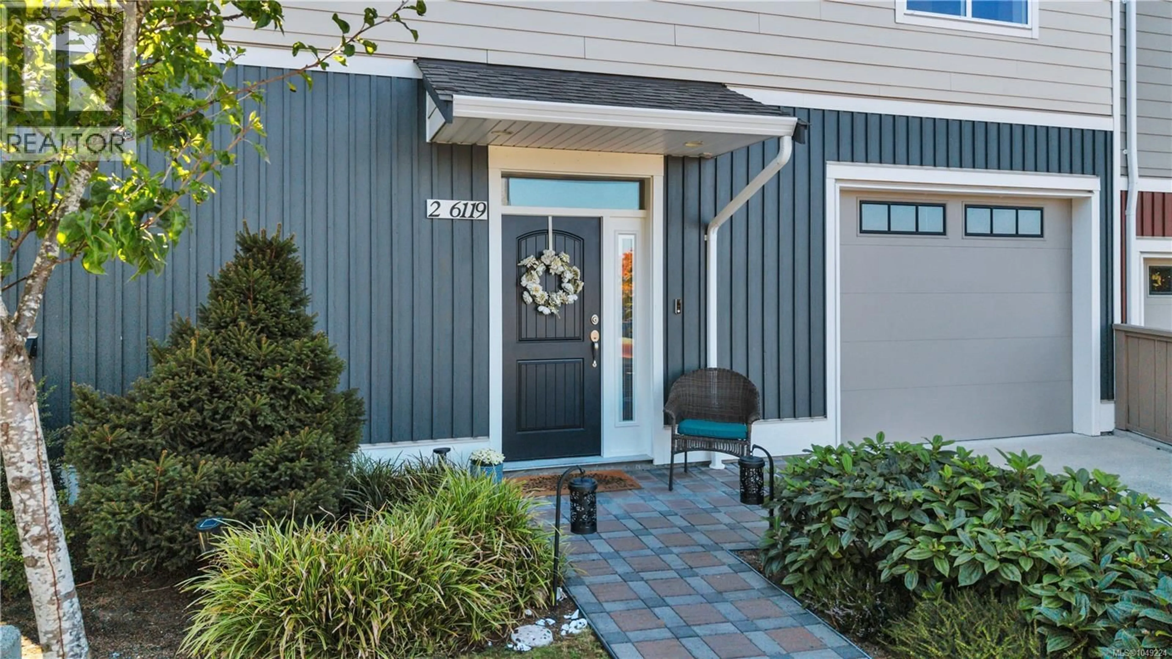 Indoor entryway for 2 - 6119 GLACIER WAY, Nanaimo British Columbia V9T0H8