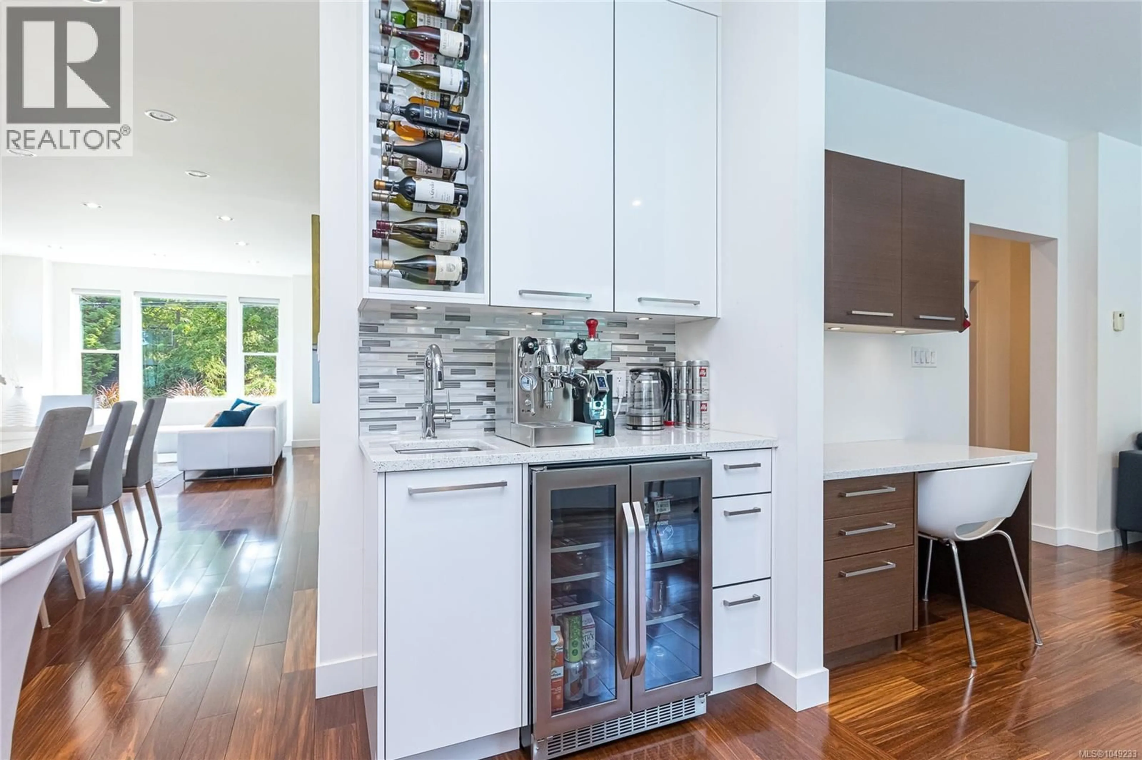 Contemporary kitchen, unknown for 1518 SHORNCLIFFE ROAD, Saanich British Columbia V8P2T4