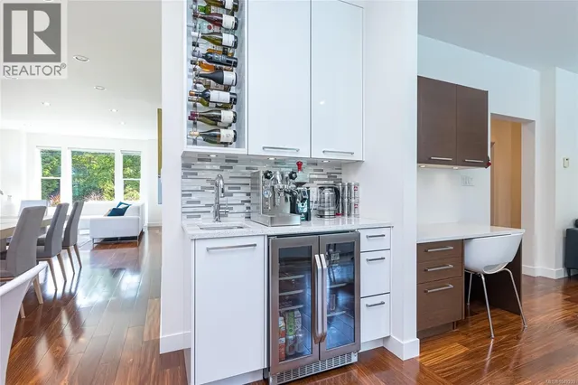 1518 SHORNCLIFFE ROAD, Saanich 3