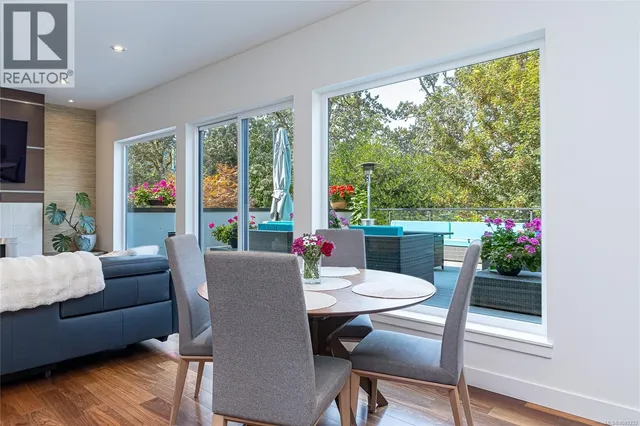 1518 SHORNCLIFFE ROAD, Saanich 5