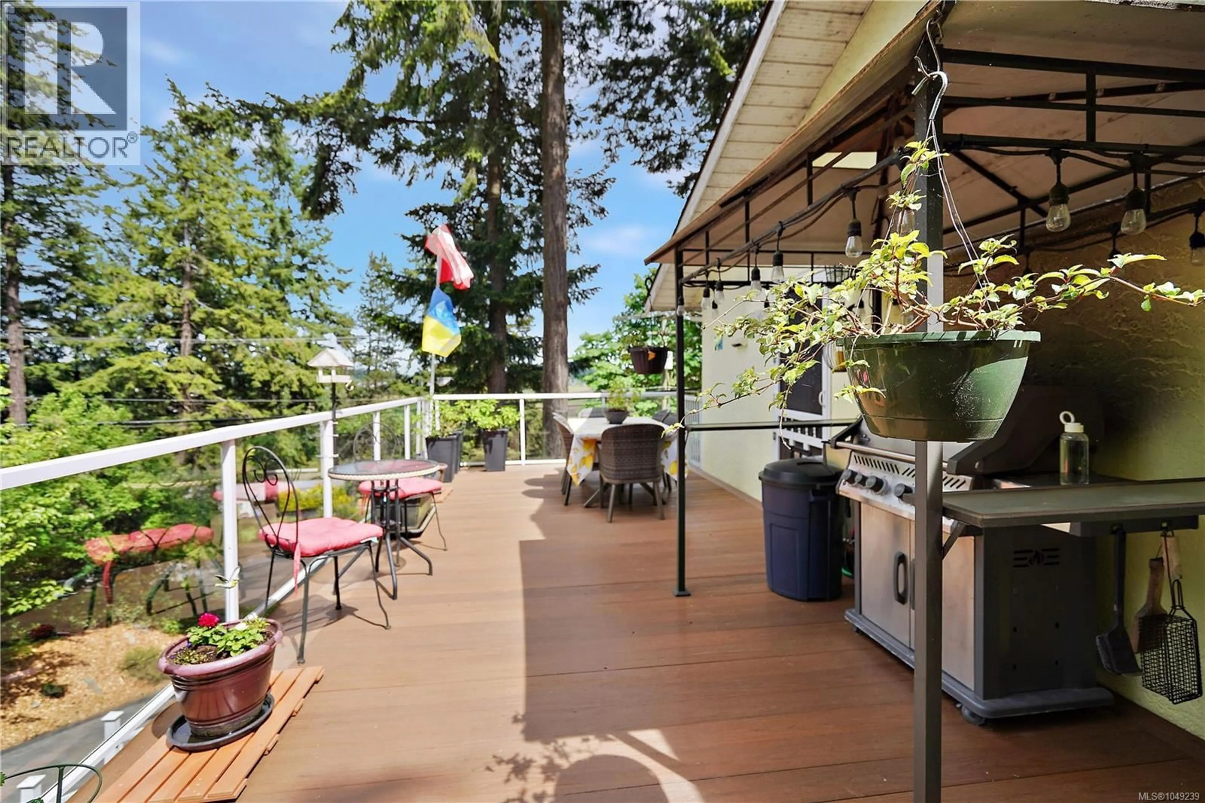 Patio, unknown for 6864 EAST SAANICH ROAD, Central Saanich British Columbia V8Z5Y9