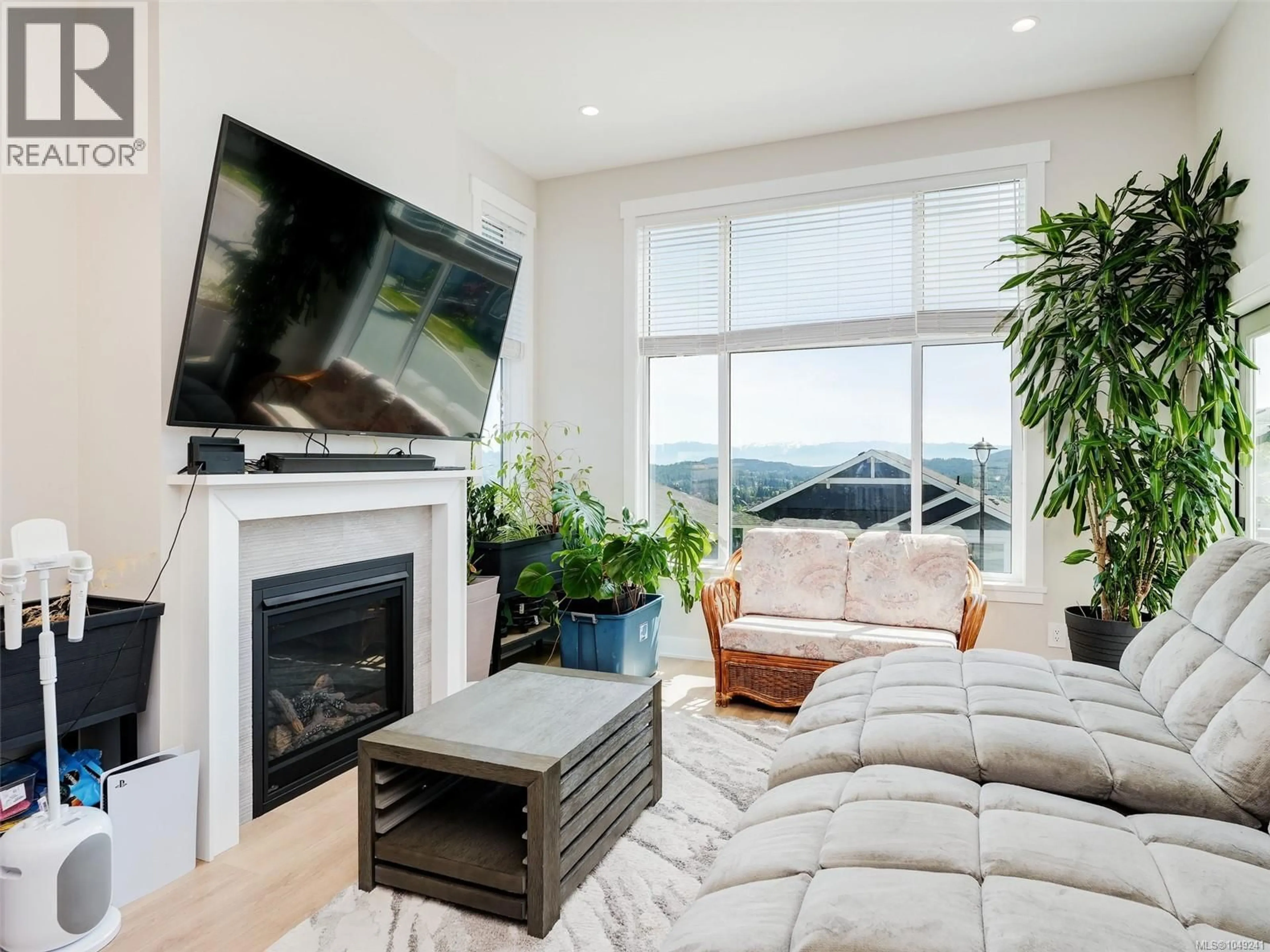 Living room with furniture, unknown for 2532 OBSIDIAN PLACE, Langford British Columbia V9B5L4