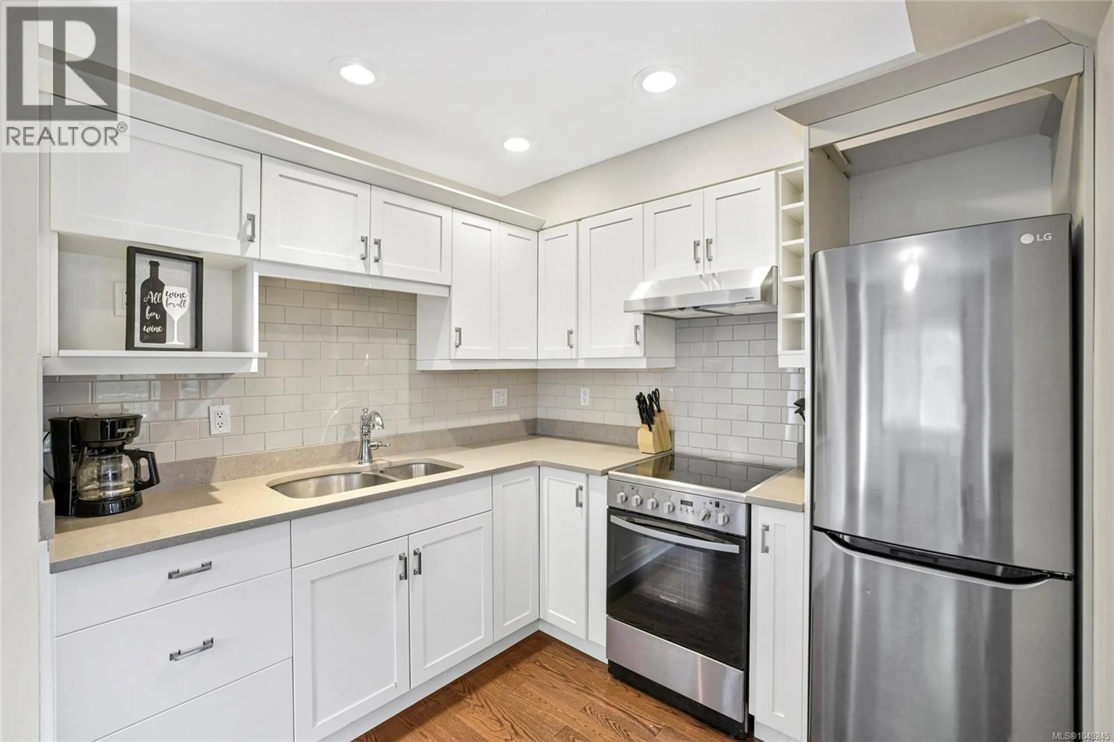 Standard kitchen, ceramic/tile floor for 2 - 315 ROBINSON ROAD, Salt Spring British Columbia V8K1P7