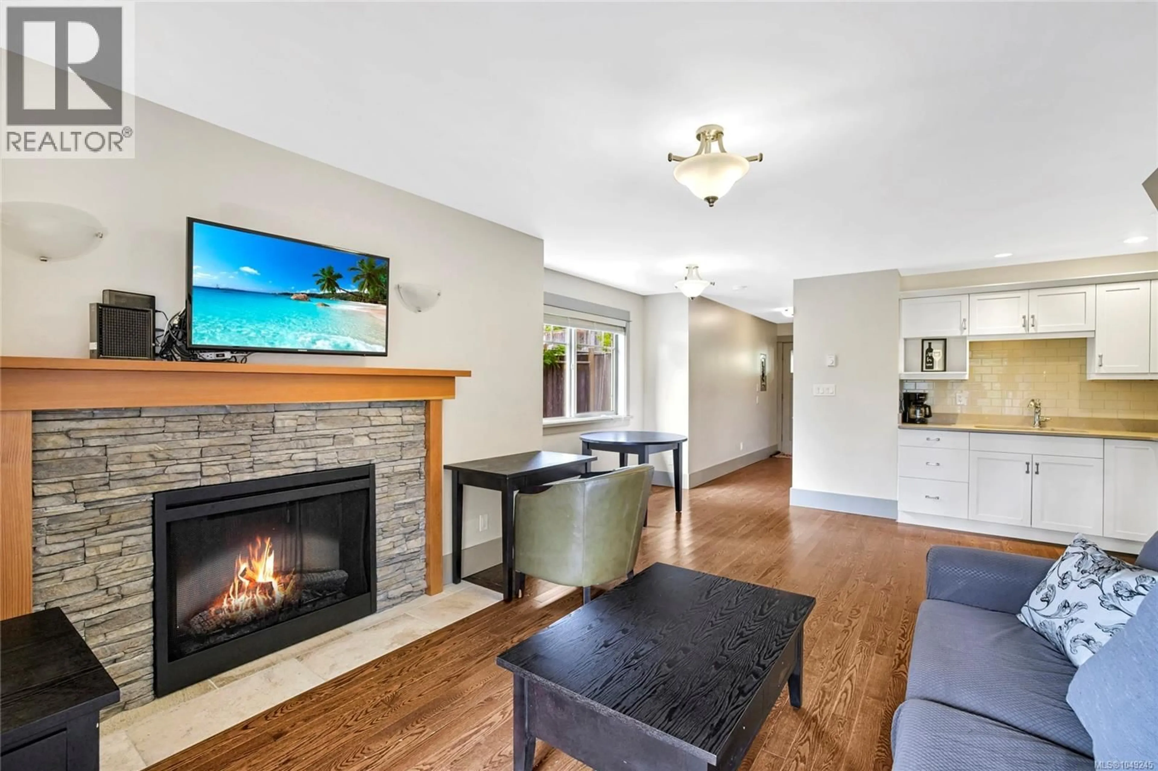 Living room with furniture, unknown for 2 - 315 ROBINSON ROAD, Salt Spring British Columbia V8K1P7