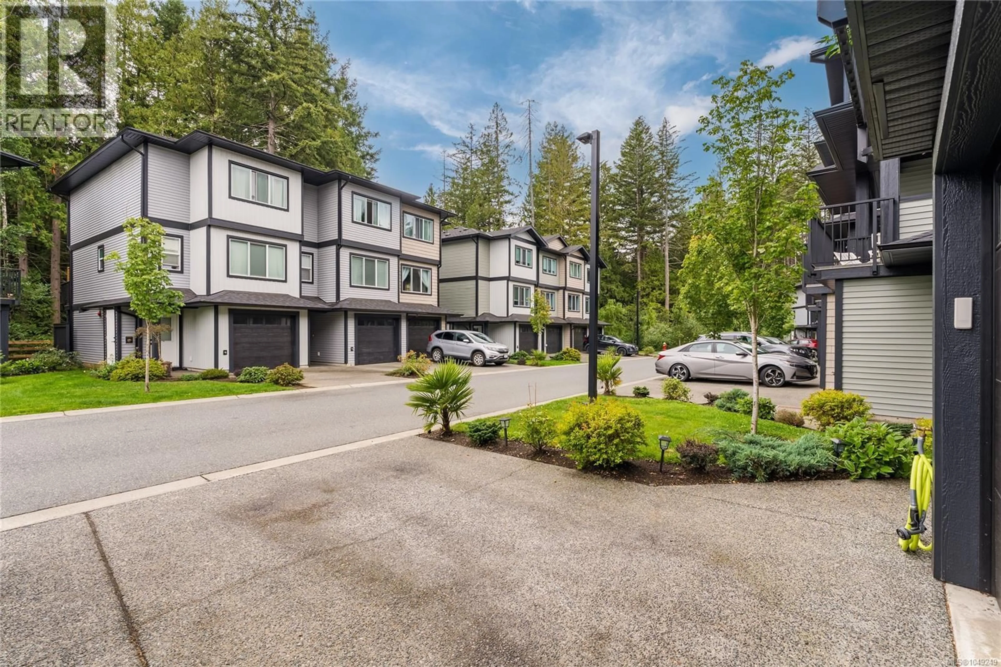 A pic from outside/outdoor area/front of a property/back of a property/a pic from drone, mountain view for 138 - 600 NINTH STREET, Nanaimo British Columbia V9R0L4