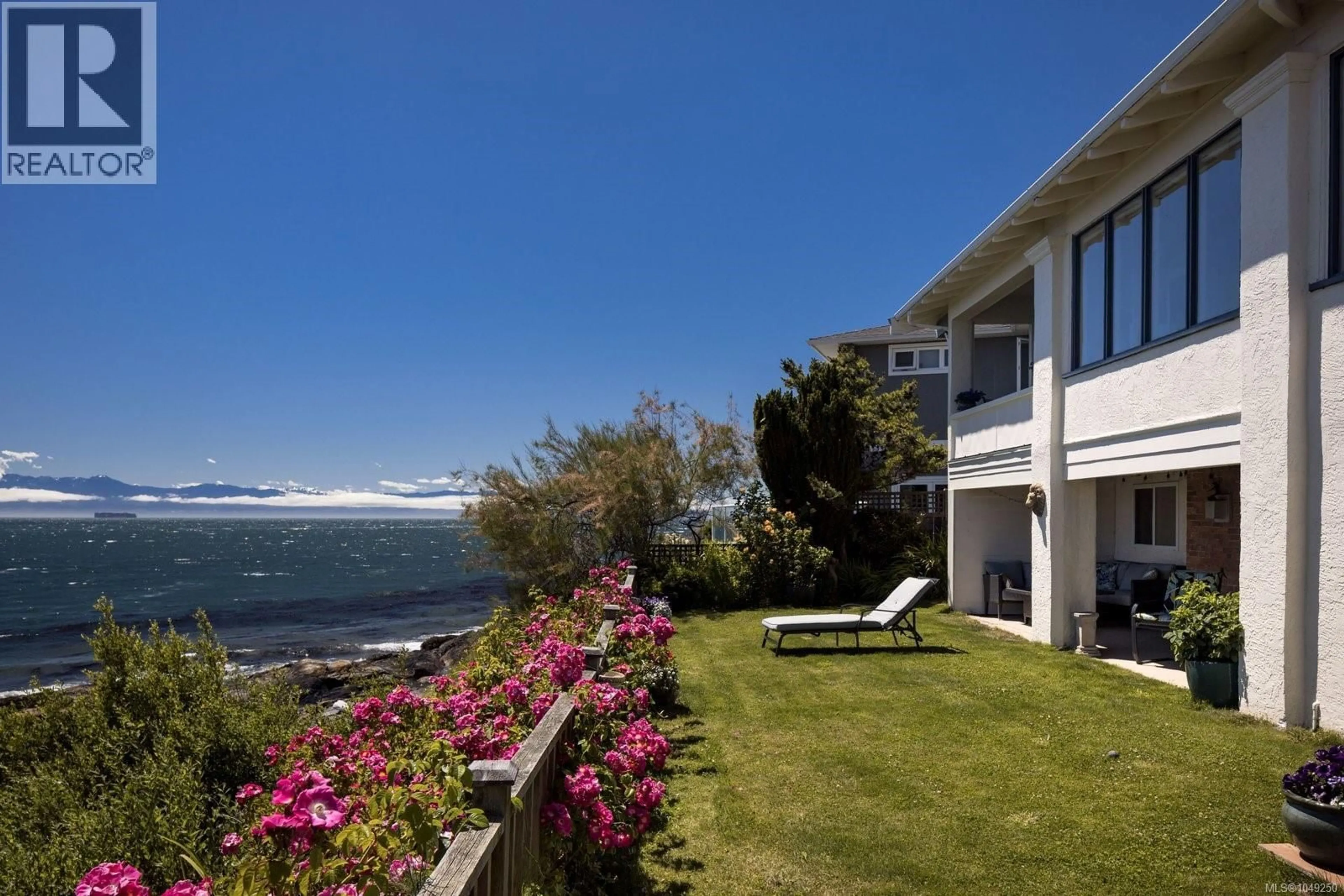 Patio, water/lake/river/ocean view for 1821 HOLLYWOOD CRESCENT, Victoria British Columbia V8S1J2
