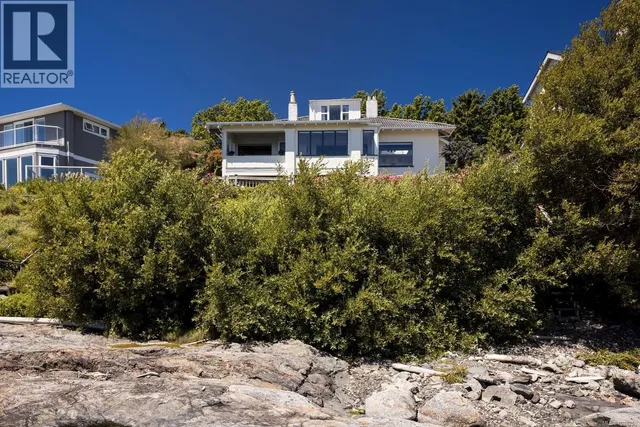 1821 HOLLYWOOD CRESCENT, Victoria 5