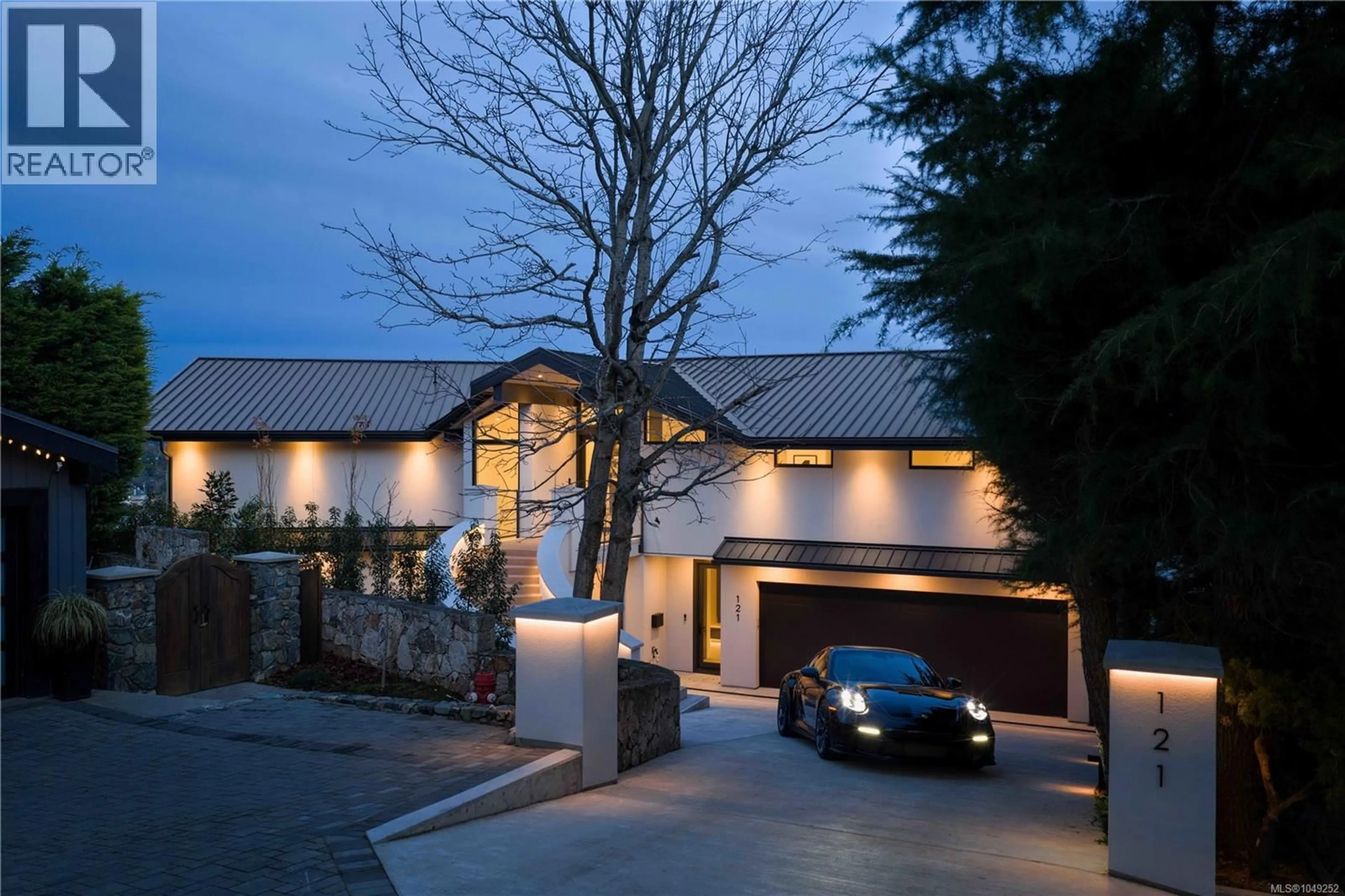 Indoor garage for 121 DENISON ROAD, Oak Bay British Columbia V8S2K2