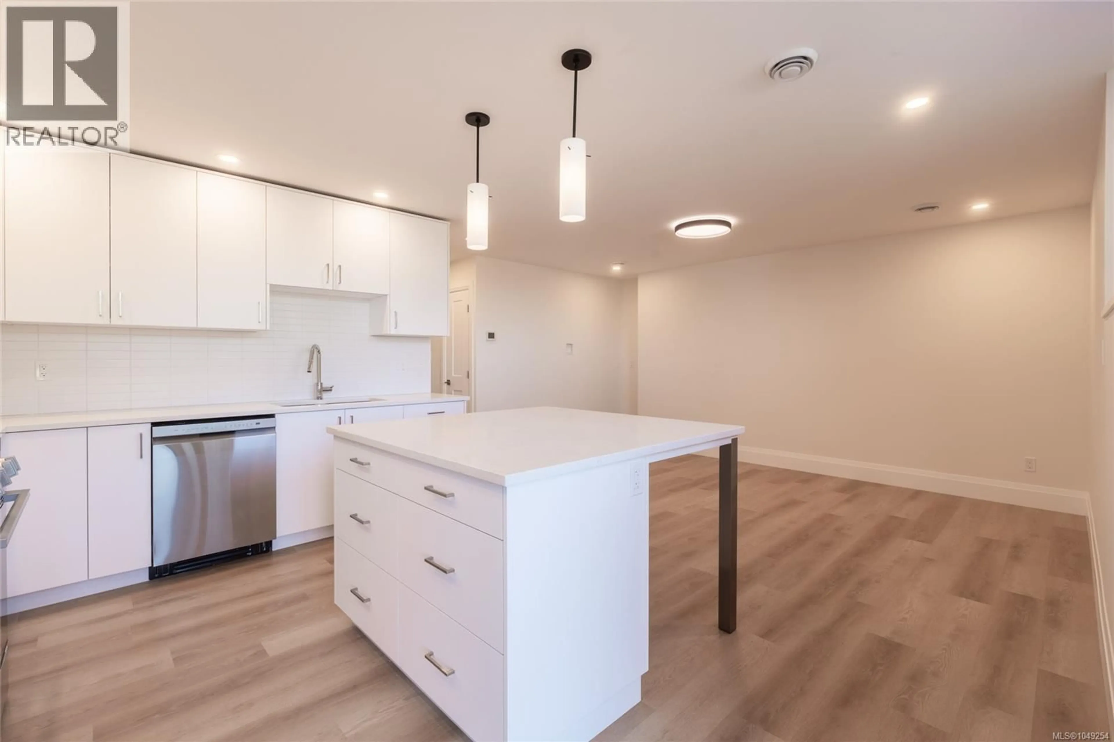 Open concept kitchen, wood/laminate floor for 3228 WOODRUSH DRIVE, Duncan British Columbia V9L0J9