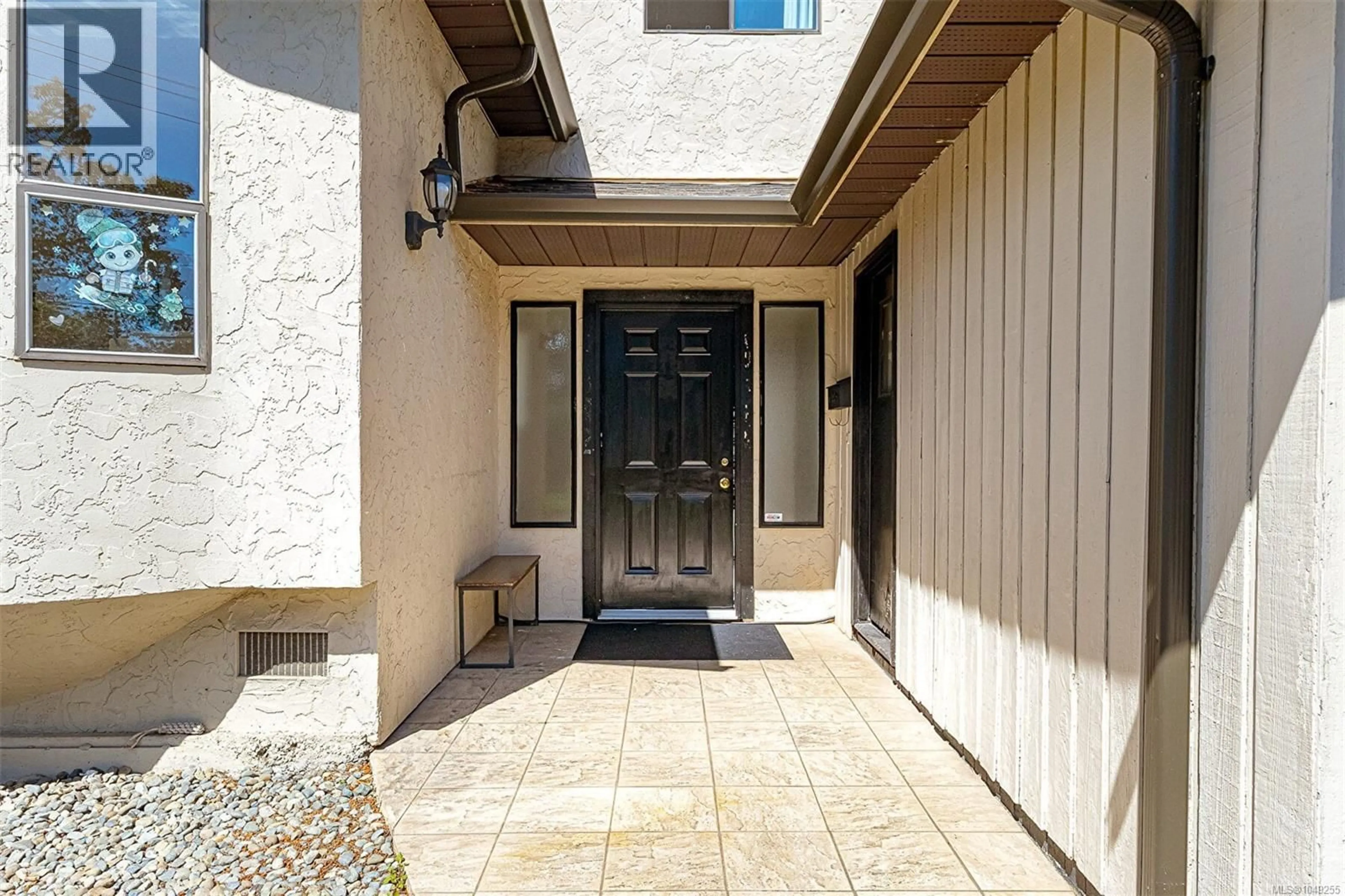 Indoor entryway for 484 GOLDSTREAM AVENUE, Langford British Columbia V9B2W5