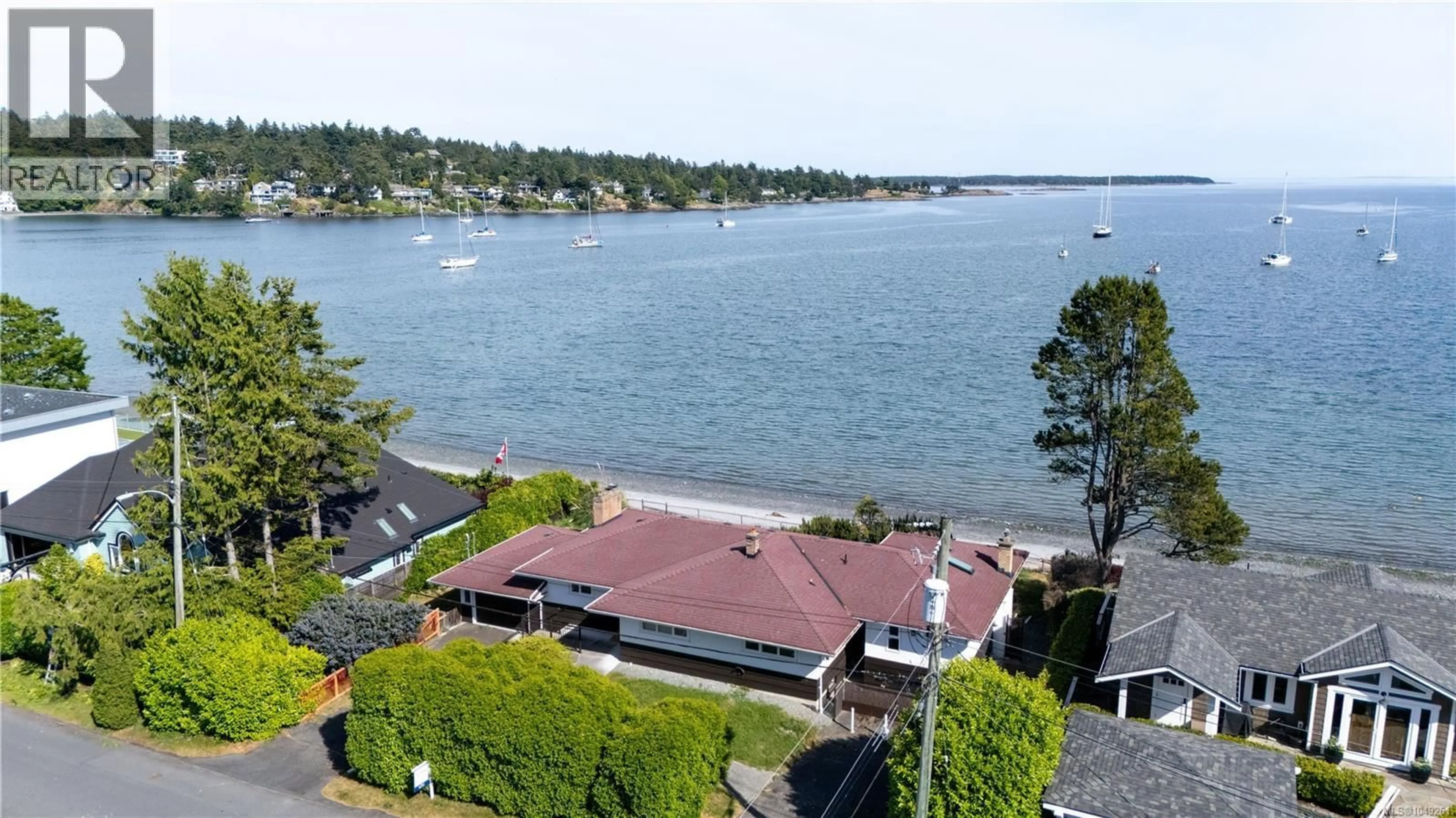 A pic from outside/outdoor area/front of a property/back of a property/a pic from drone, water/lake/river/ocean view for 3767 WARING PLACE, Saanich British Columbia V8P5E9