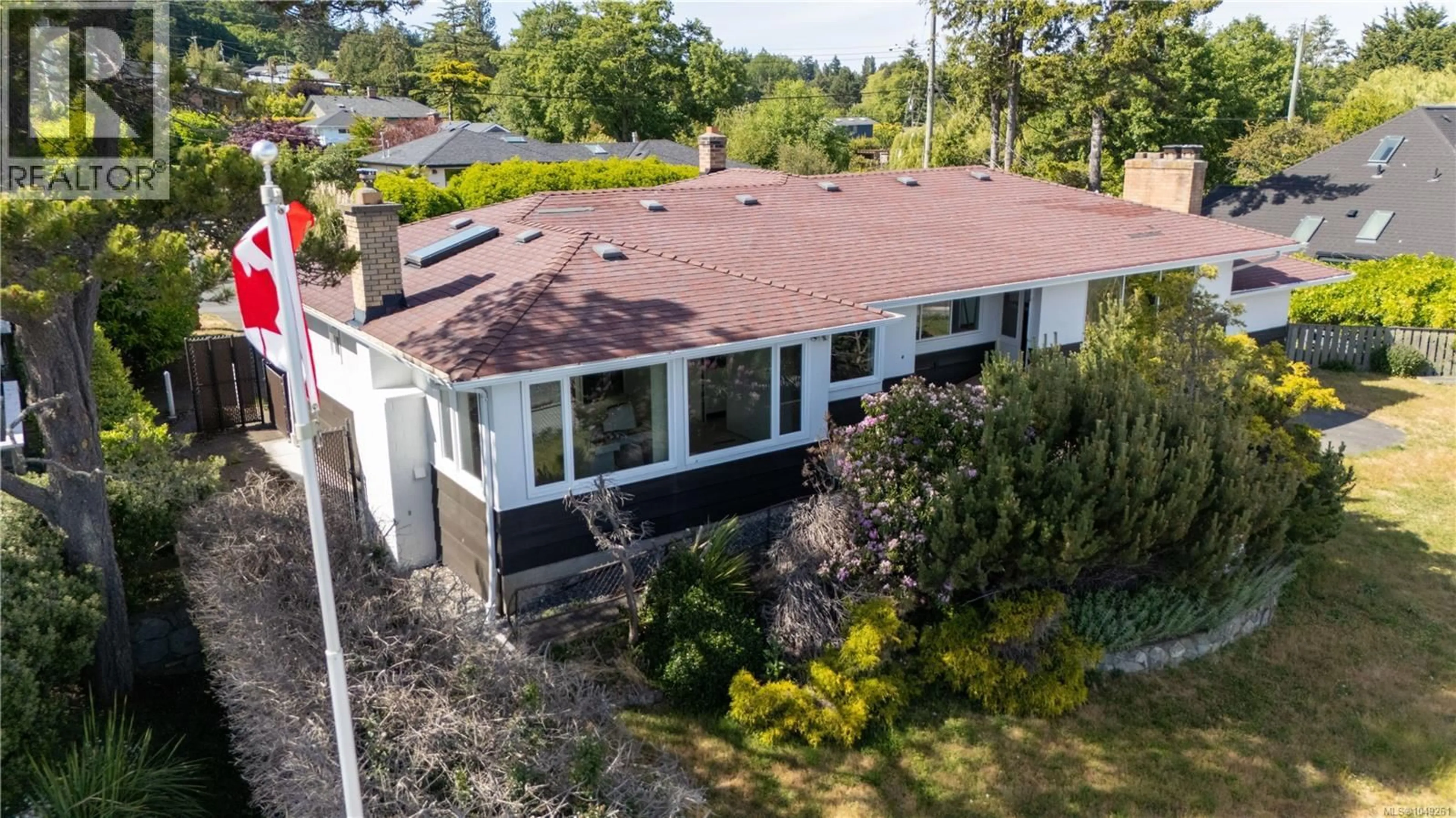 A pic from outside/outdoor area/front of a property/back of a property/a pic from drone, street for 3767 WARING PLACE, Saanich British Columbia V8P5E9