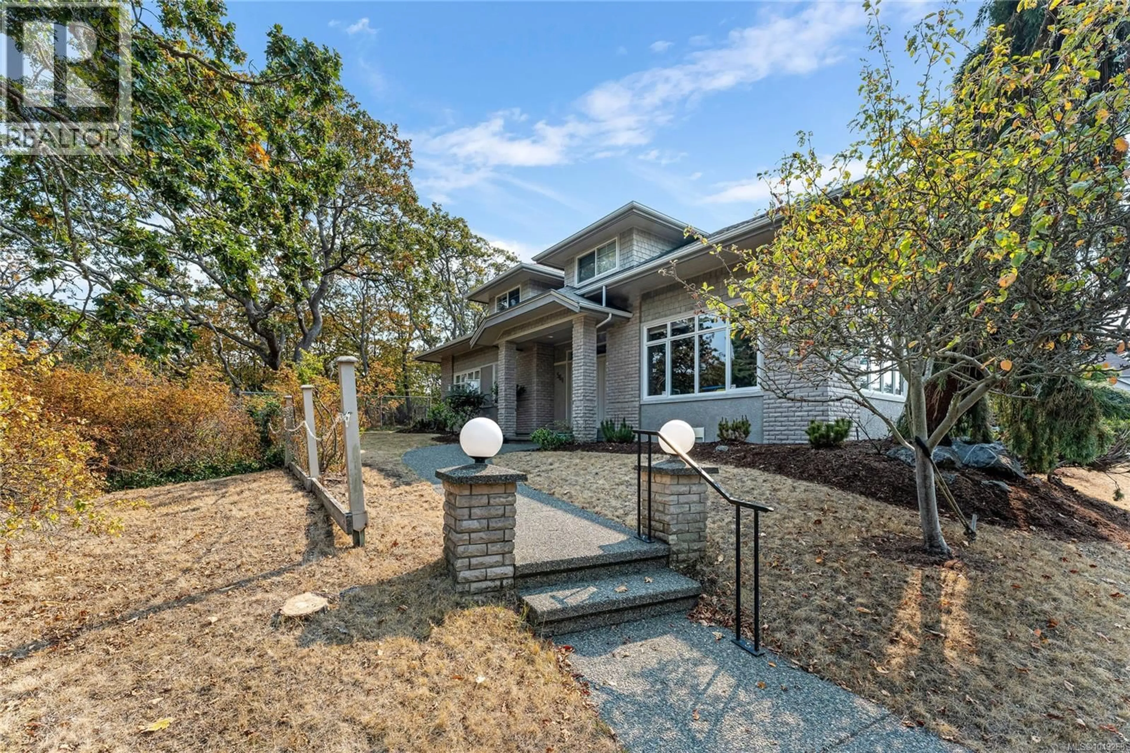 Home with brick exterior material, street for 568 ISLAND ROAD, Oak Bay British Columbia V8S2T6