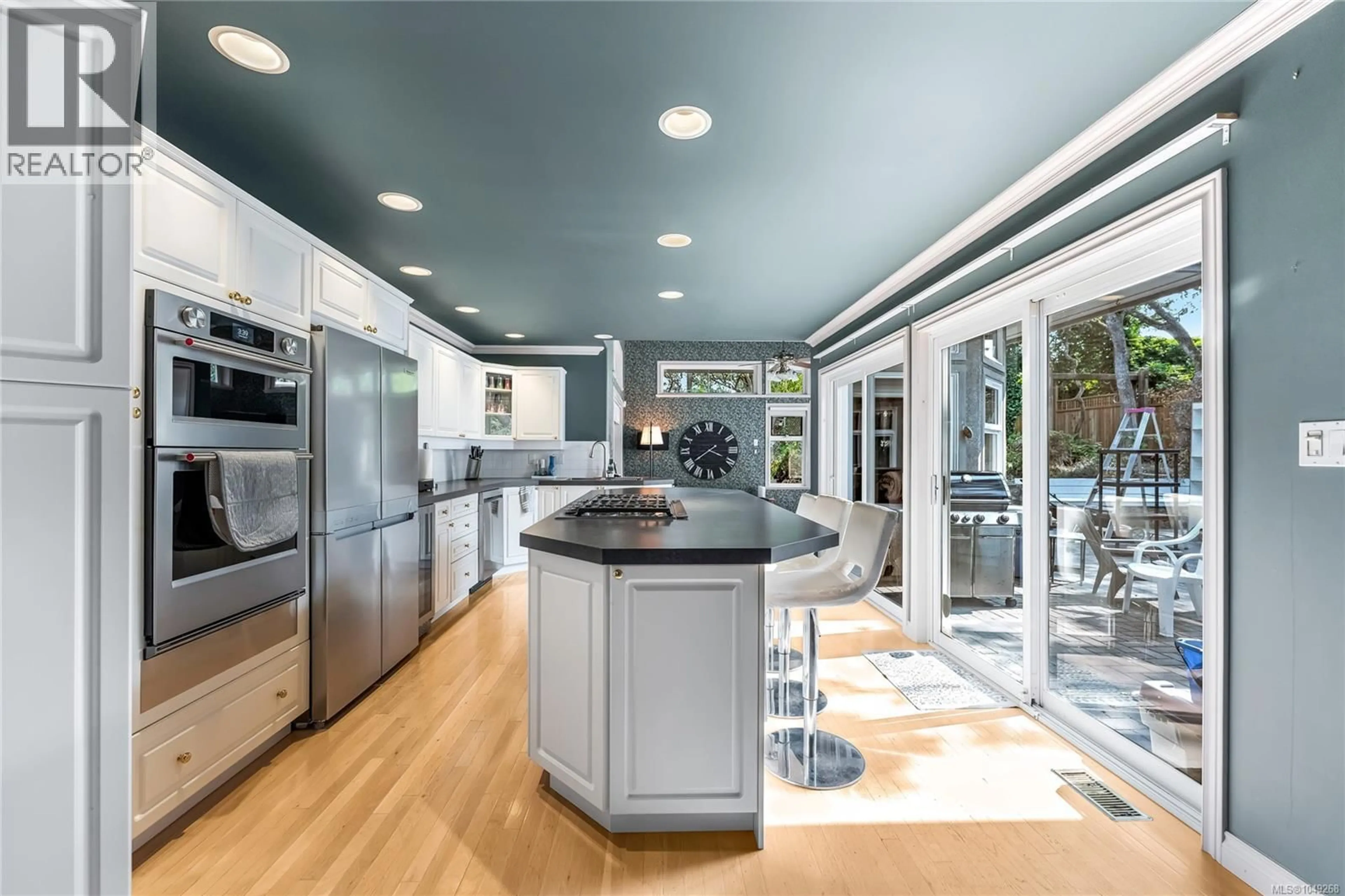 Contemporary kitchen, ceramic/tile floor for 568 ISLAND ROAD, Oak Bay British Columbia V8S2T6