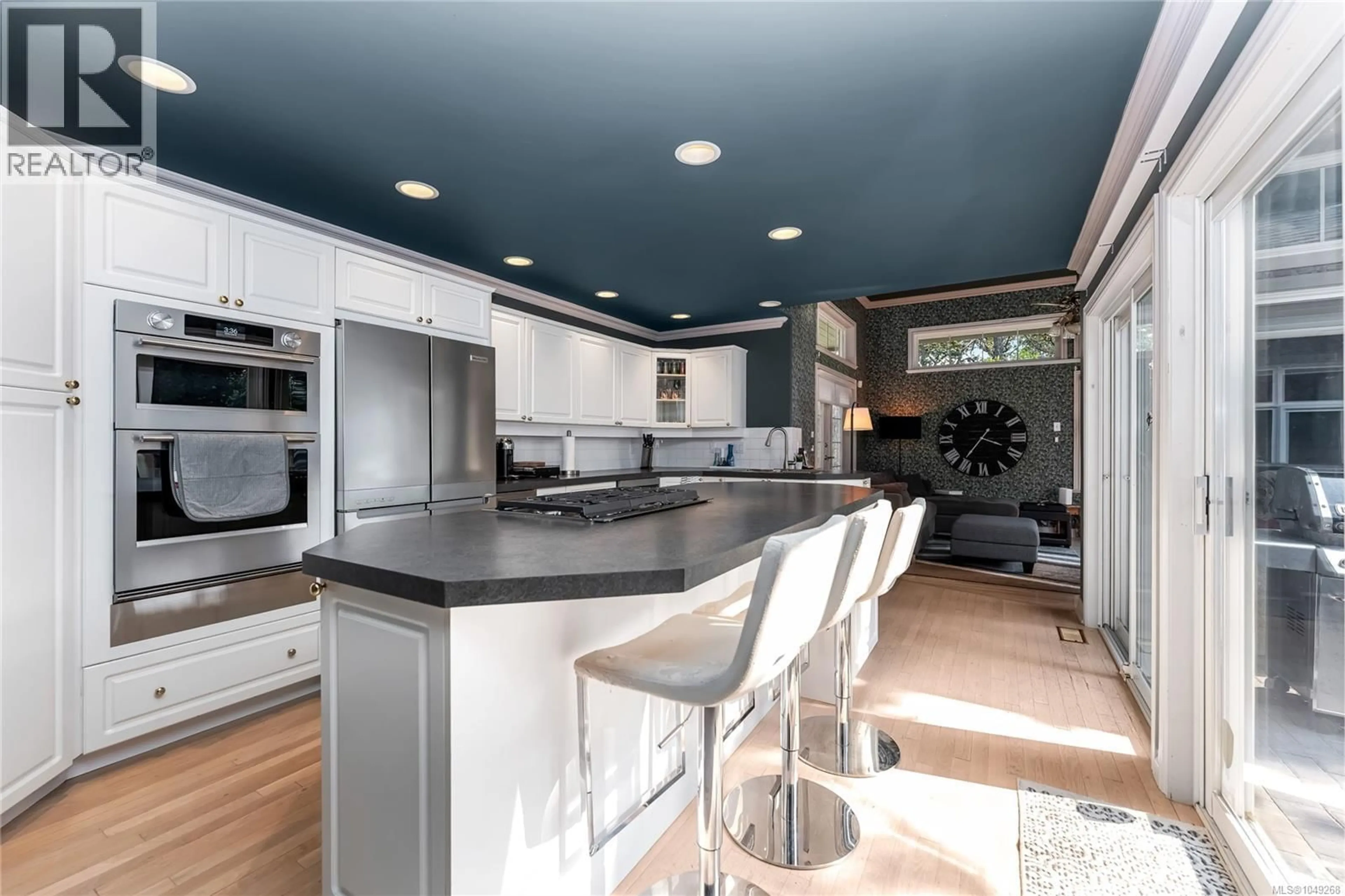 Contemporary kitchen, ceramic/tile floor for 568 ISLAND ROAD, Oak Bay British Columbia V8S2T6