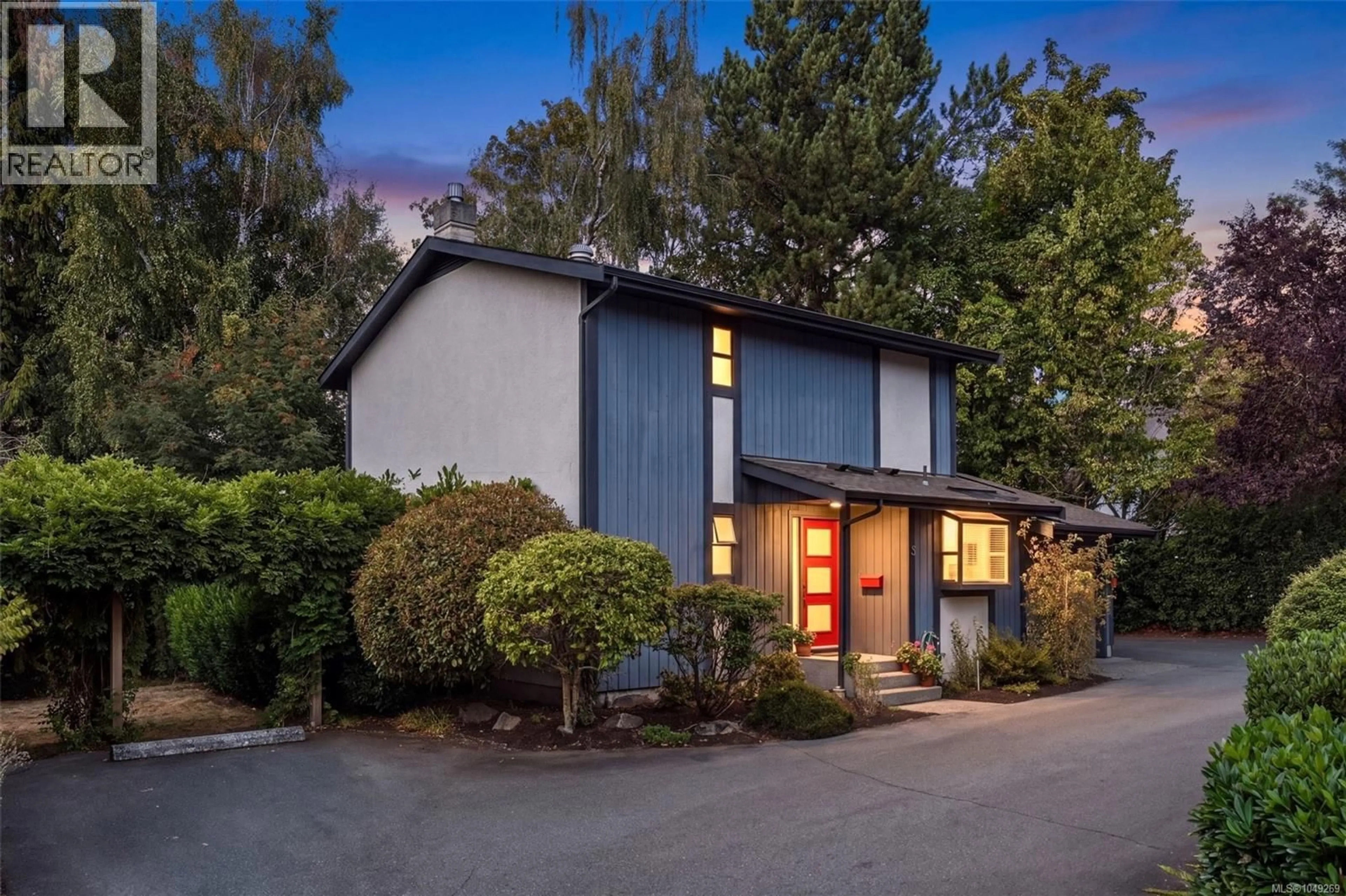 Unknown for 3 - 1096 STOBA LANE, Saanich British Columbia V8X2W5