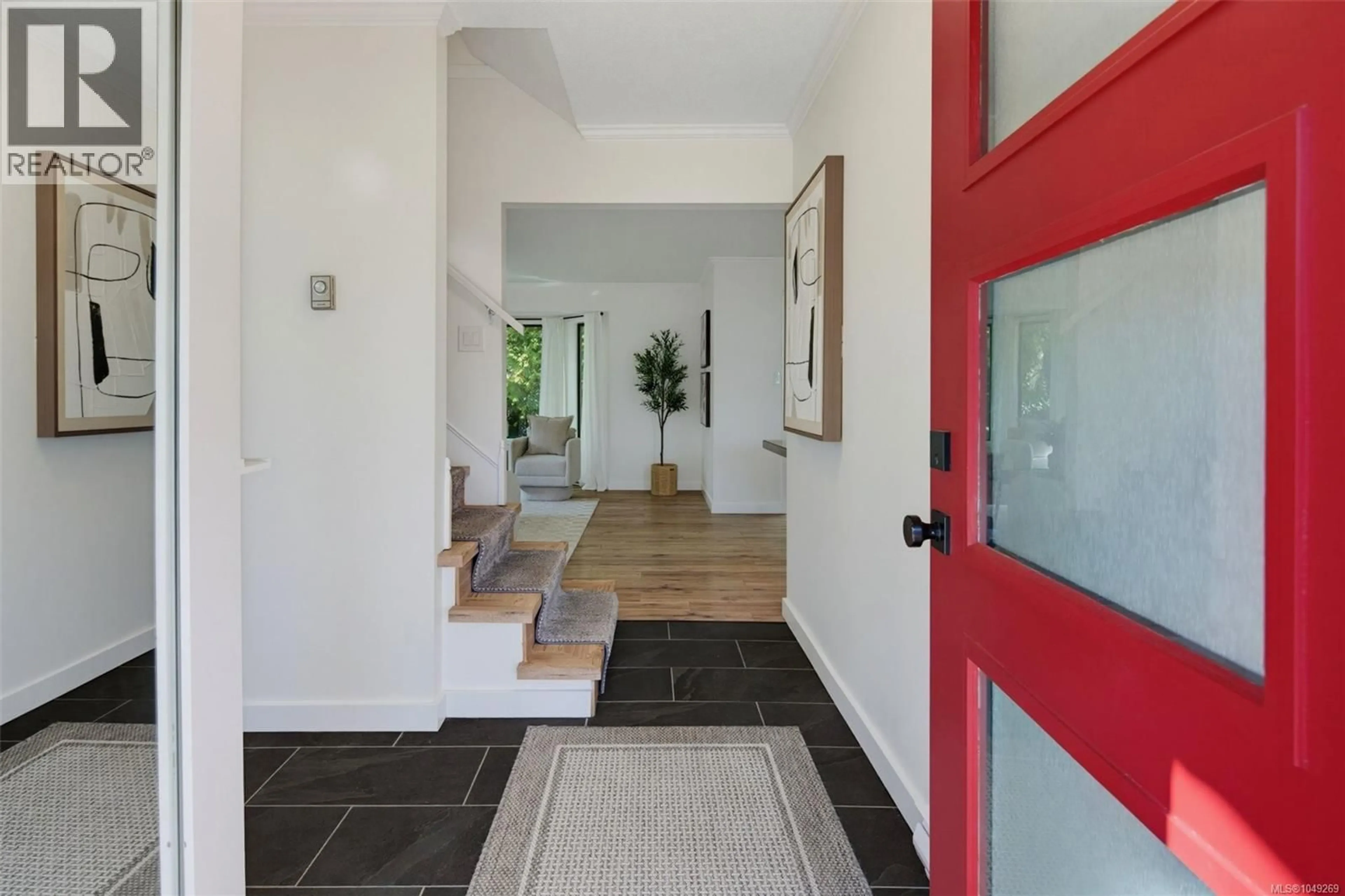 Indoor entryway for 3 - 1096 STOBA LANE, Saanich British Columbia V8X2W5