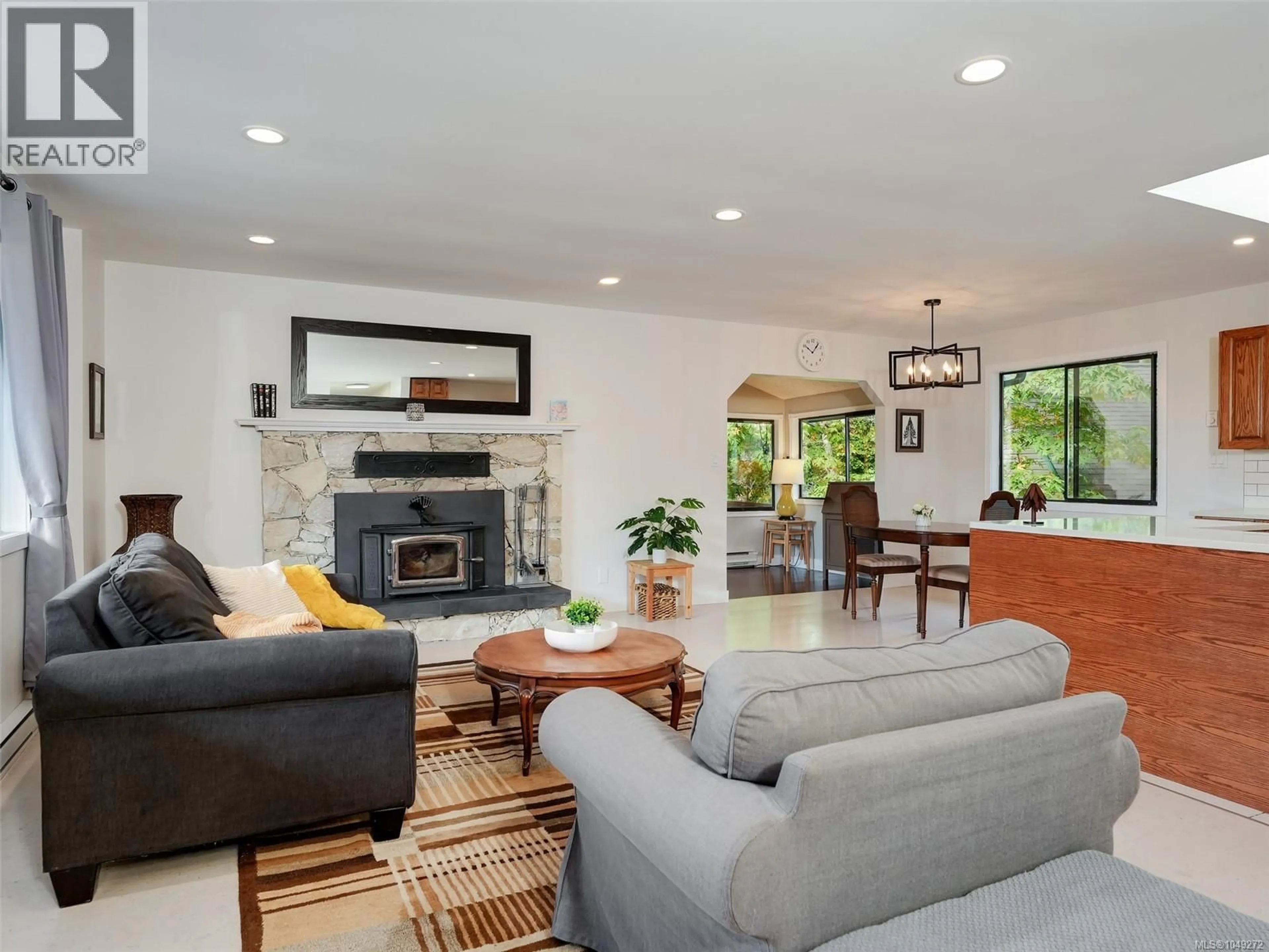 Living room with furniture, unknown for 905 GADE ROAD, Langford British Columbia V9B4Z6