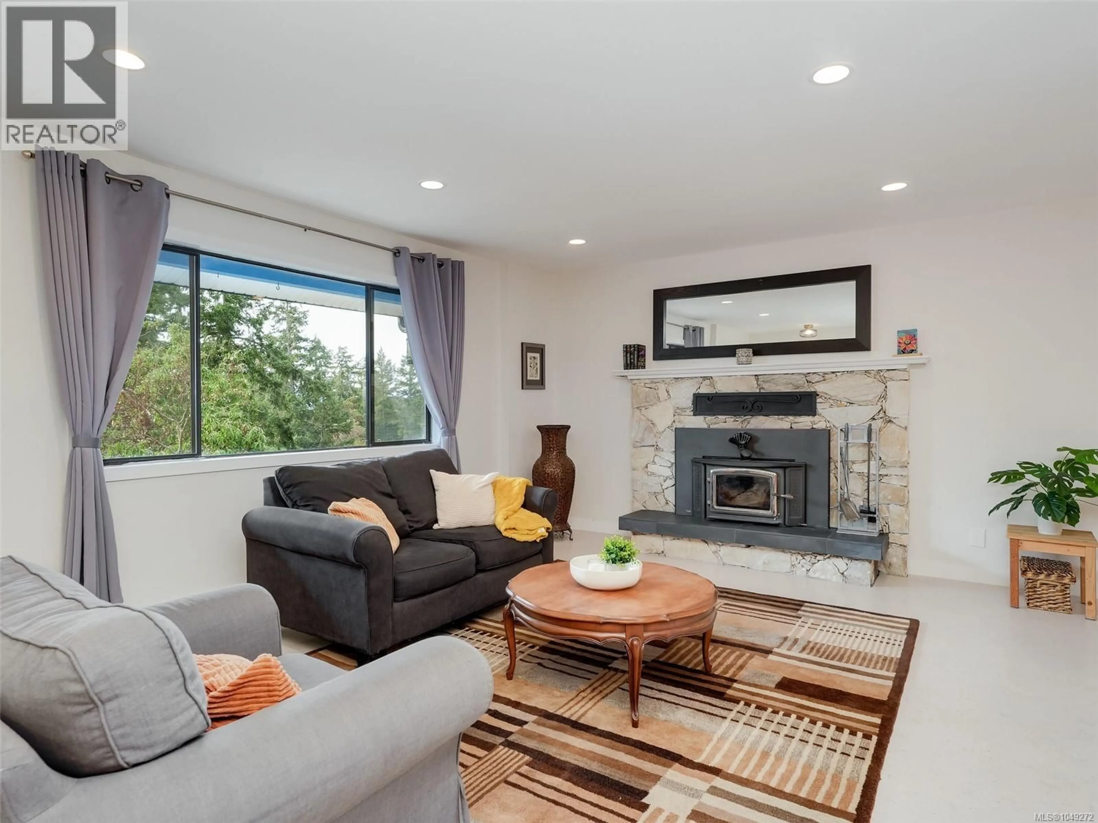 Living room with furniture, unknown for 905 GADE ROAD, Langford British Columbia V9B4Z6