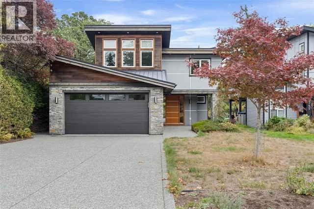 3749 ASCOT DRIVE, Saanich 2