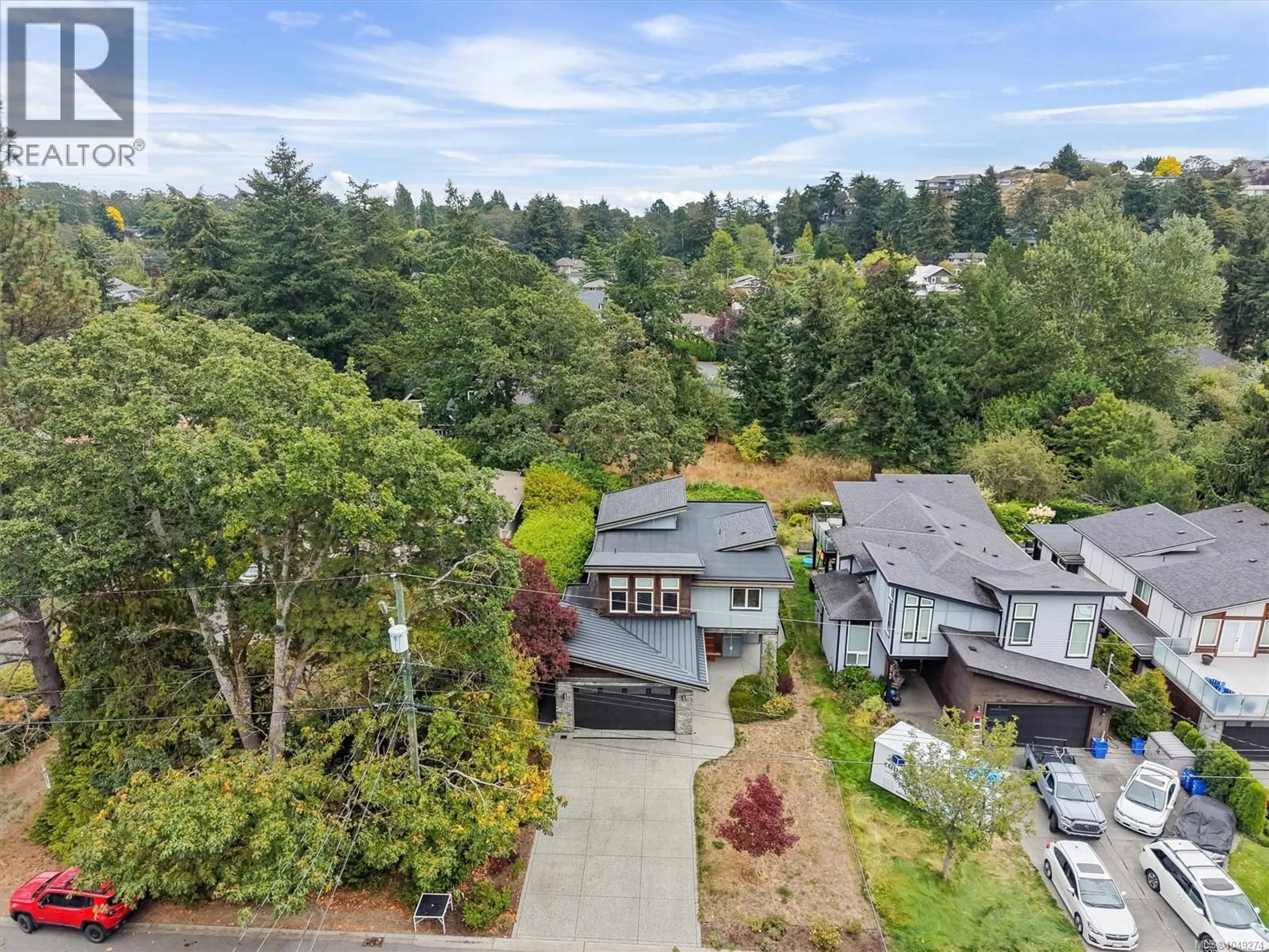 A pic from outside/outdoor area/front of a property/back of a property/a pic from drone, unknown for 3749 ASCOT DRIVE, Saanich British Columbia V8P3S2
