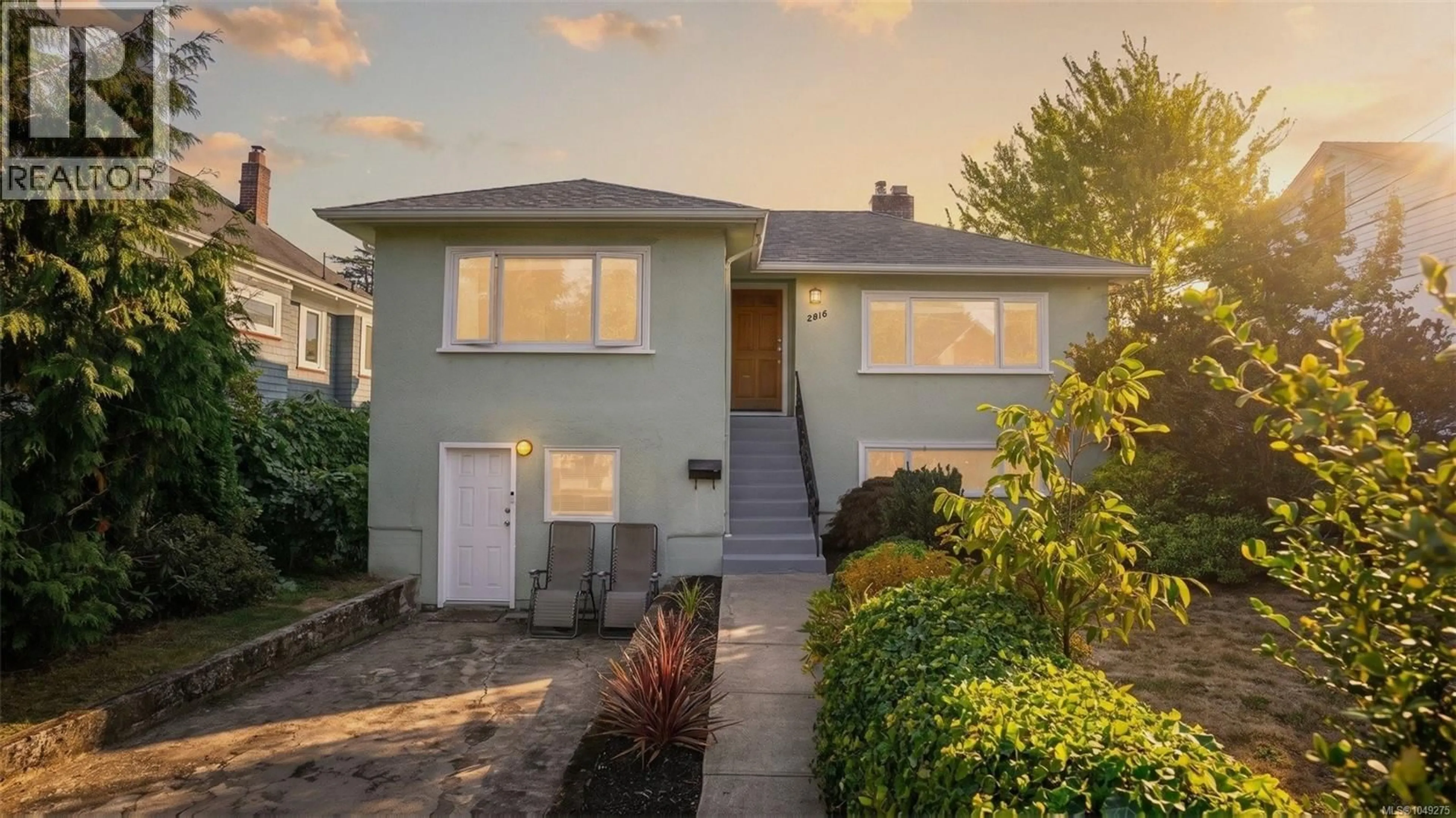 Home with vinyl exterior material, street for 2516 PRIOR STREET, Victoria British Columbia V8T3X6