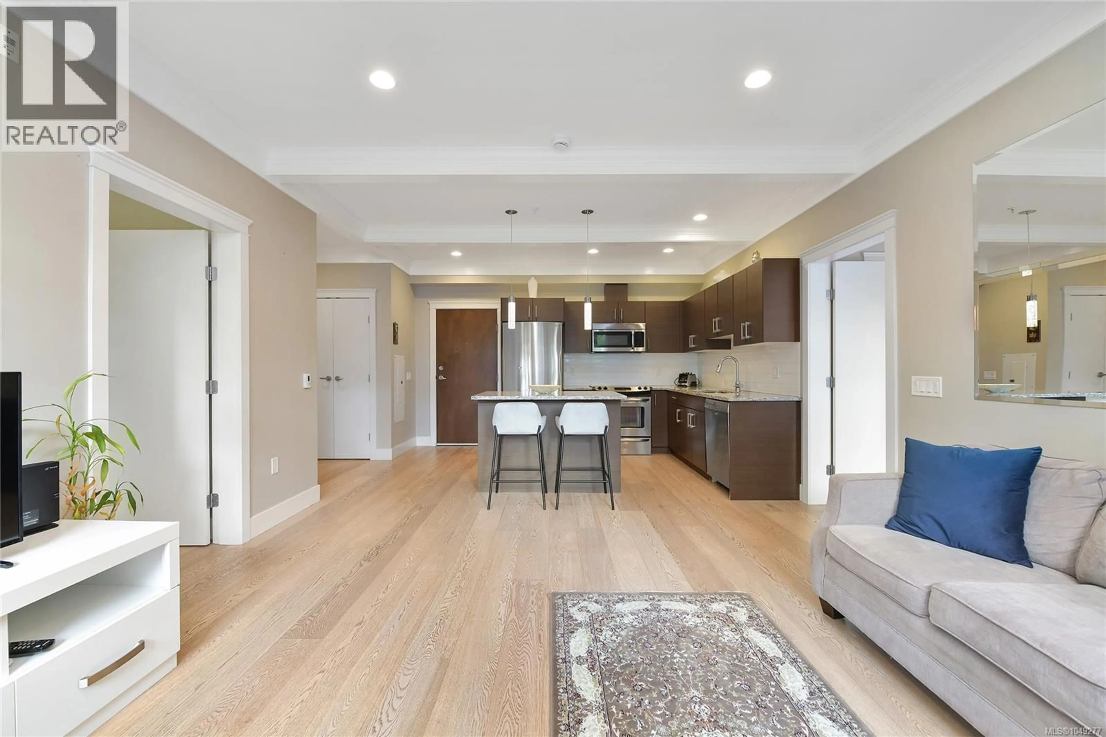 Open concept kitchen, wood/laminate floor for 101 - 935 CLOVERDALE AVENUE, Saanich British Columbia V8X2T4