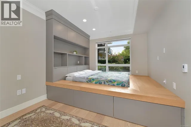 101 - 935 CLOVERDALE AVENUE, Saanich 5