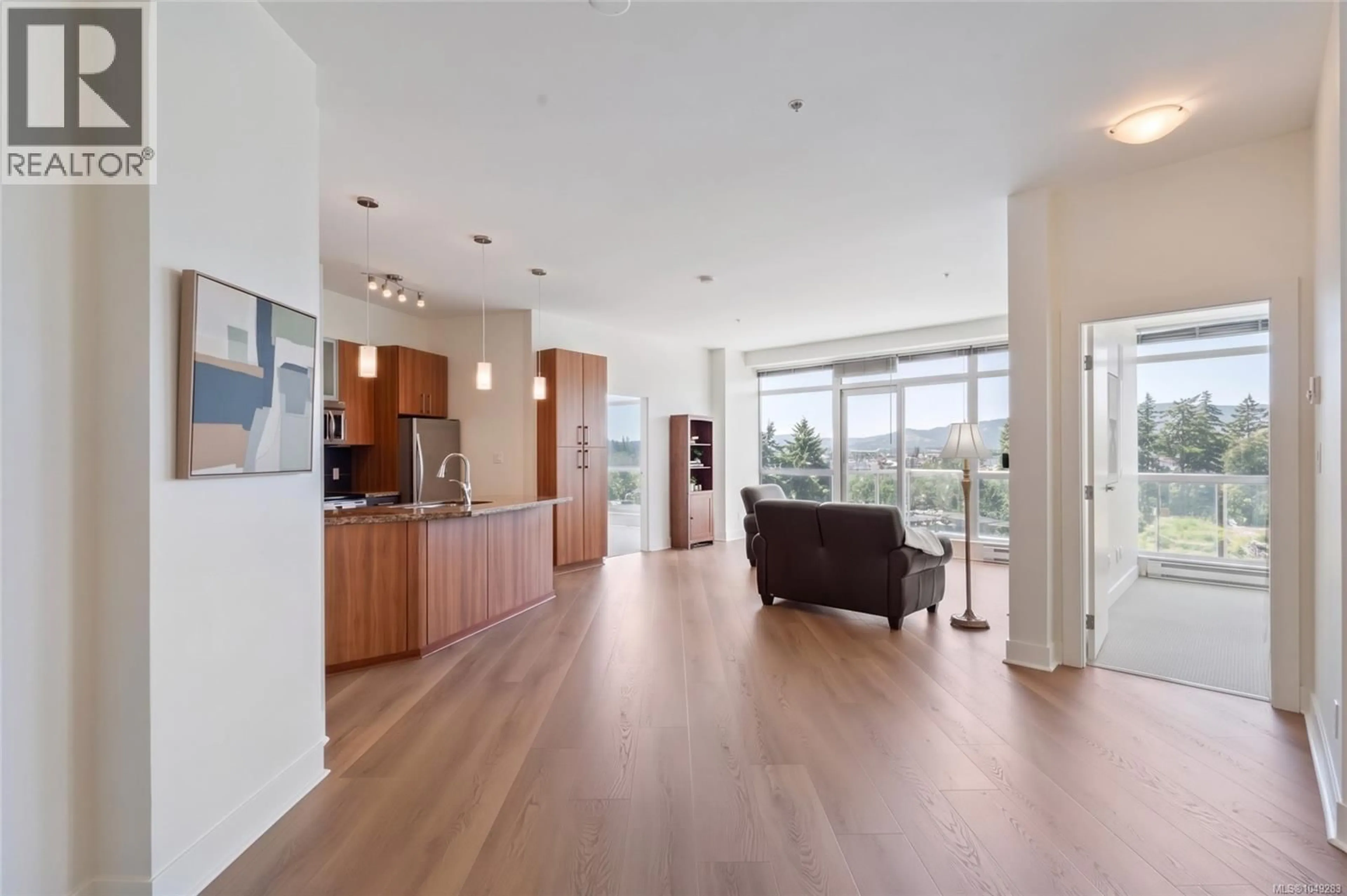 Indoor foyer for 726 - 2745 VETERANS MEMORIAL PARKWAY, Langford British Columbia V9B0H4