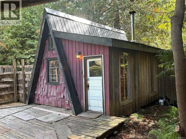 215 HEAD STREET, Salt Spring 5