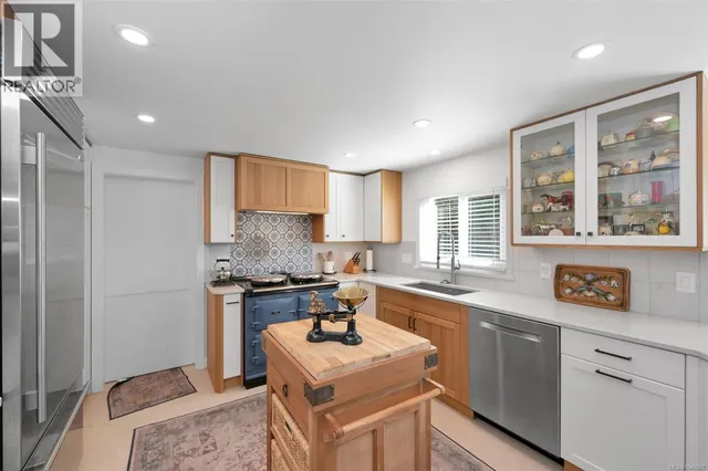 10915 CEDAR LANE, North Saanich 5