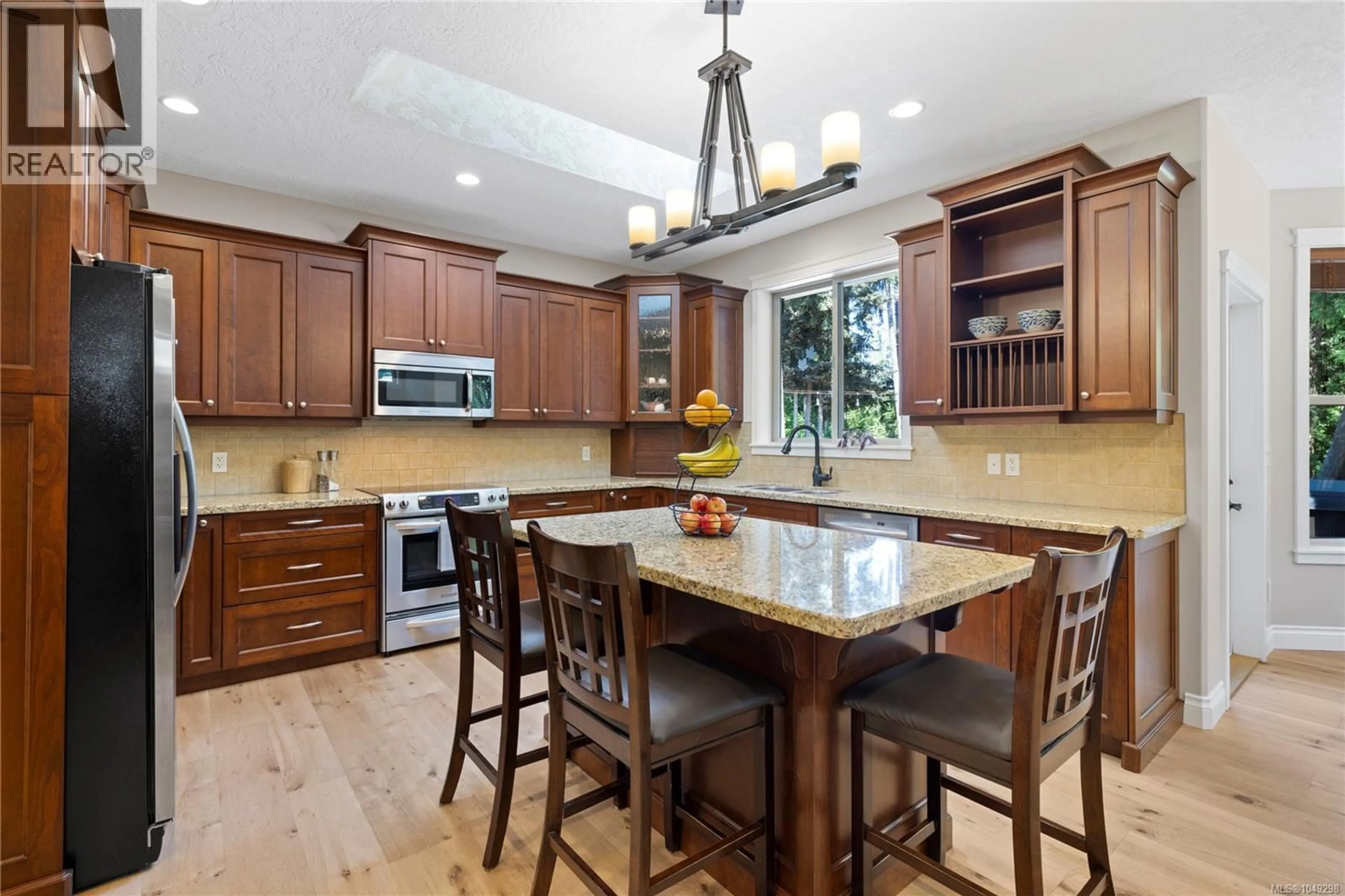 Open concept kitchen, unknown for 1635 STONE LAKE DRIVE, Nanoose Bay British Columbia V9P9L1