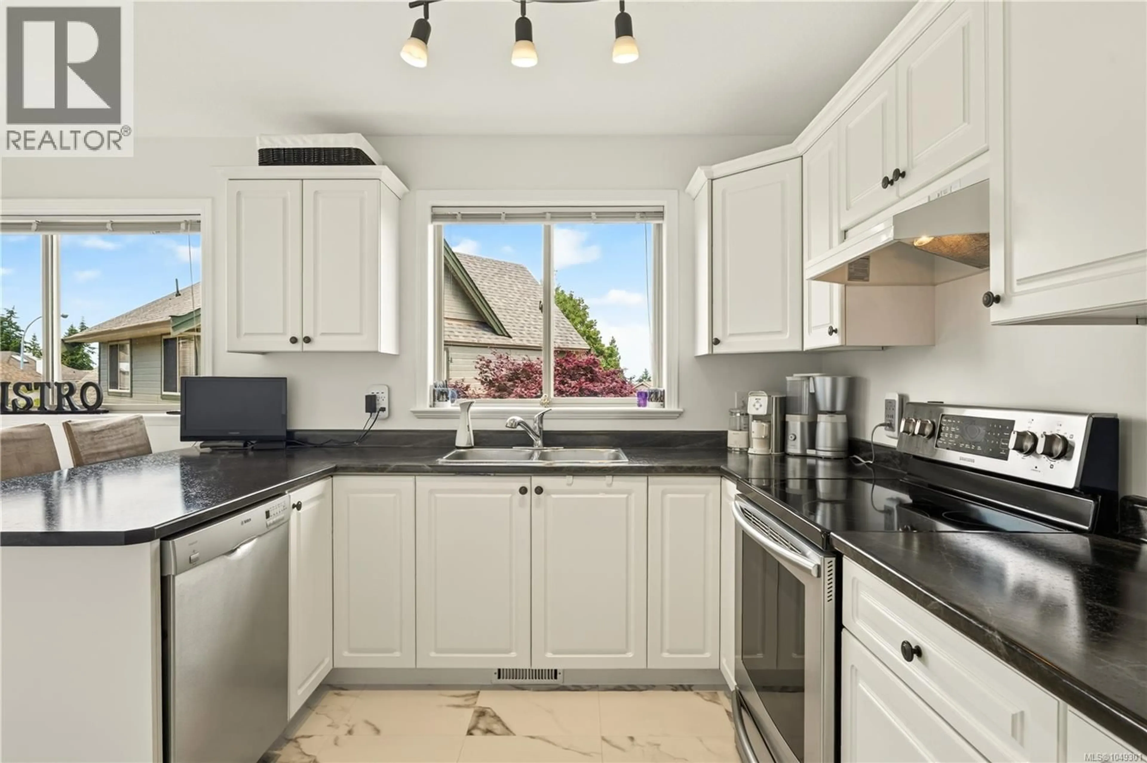 Standard kitchen, ceramic/tile floor for 5425 LESLIE CRESCENT, Nanaimo British Columbia V9T1T1