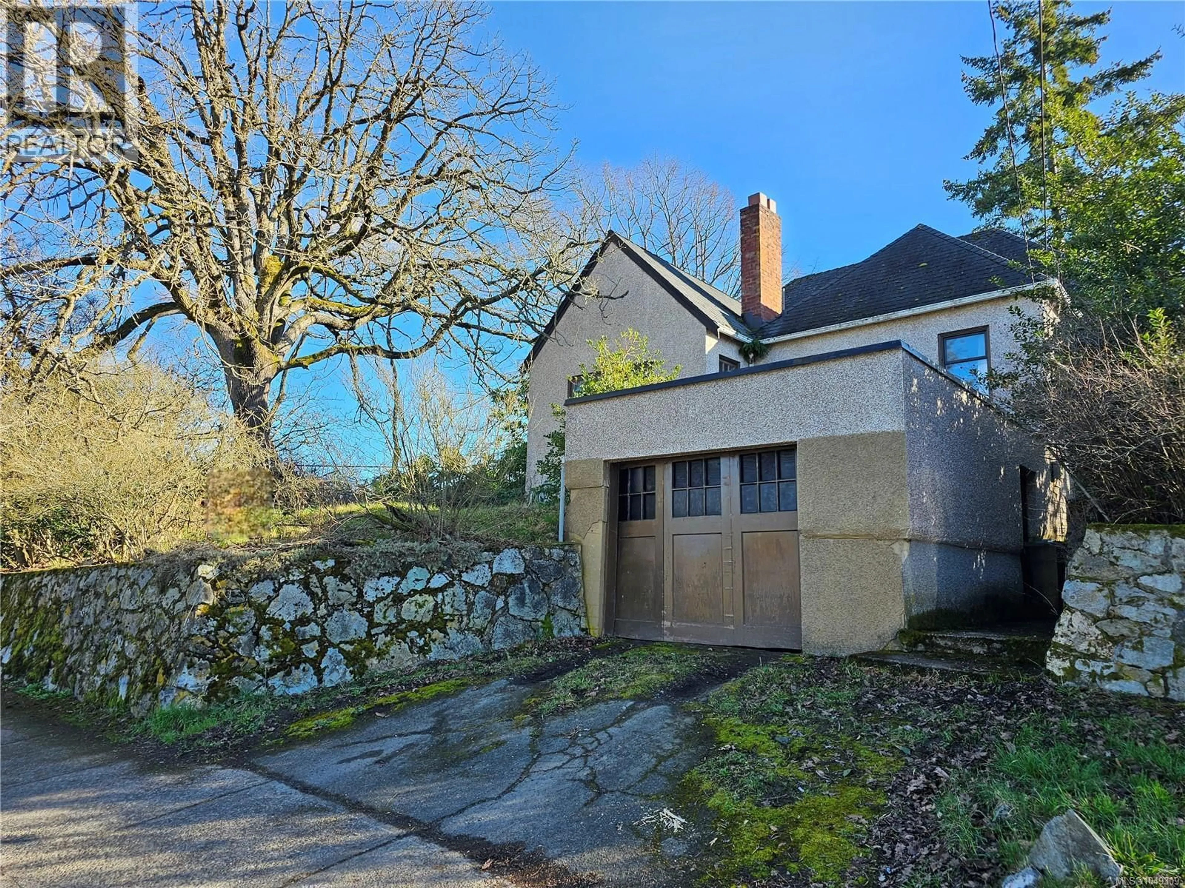 A pic from outside/outdoor area/front of a property/back of a property/a pic from drone, street for 832 LAMPSON STREET, Esquimalt British Columbia V9A6B2