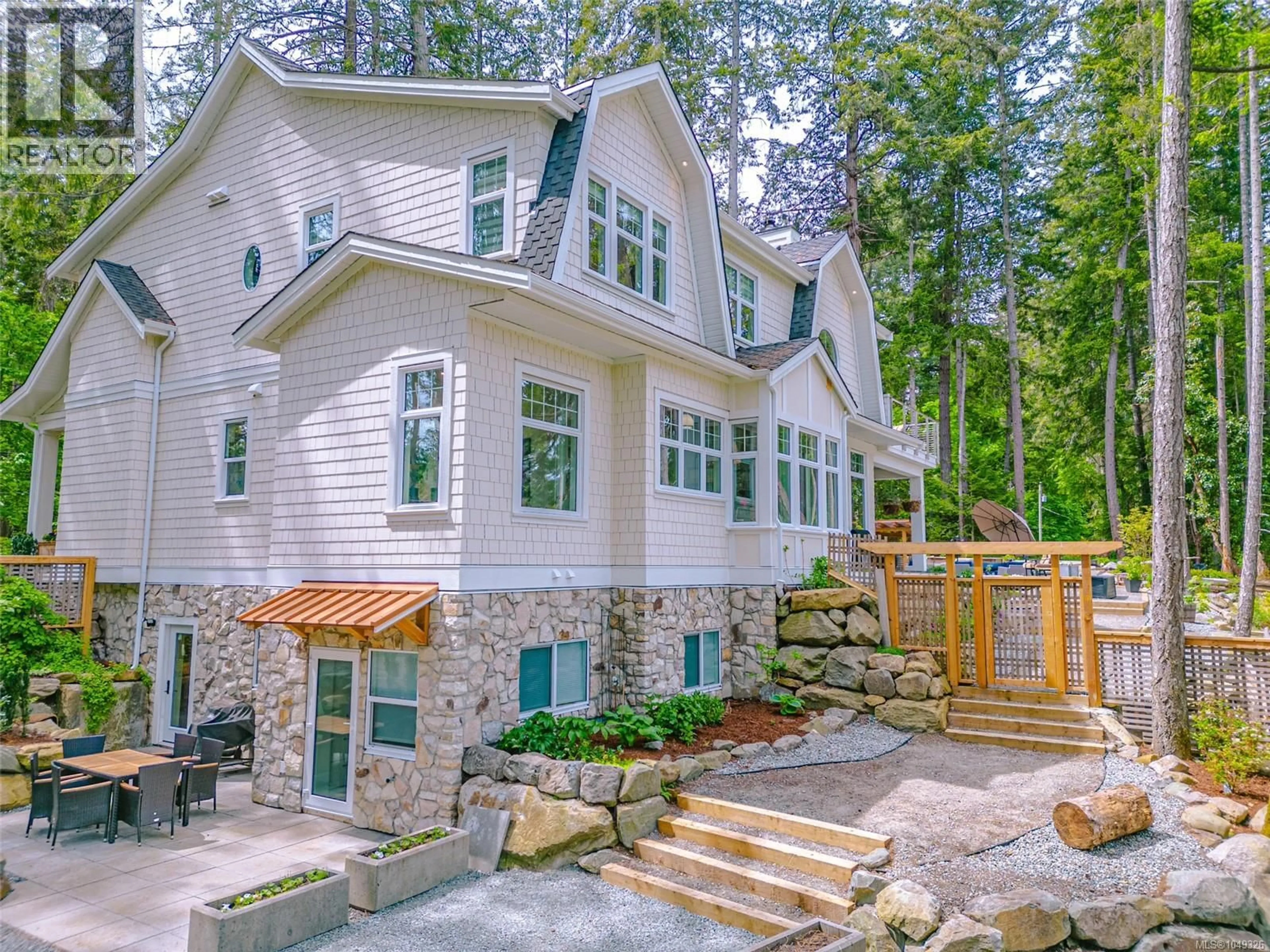 Home with vinyl exterior material, mountain view for 3973 COVE ROAD, Ladysmith British Columbia V9G1K5