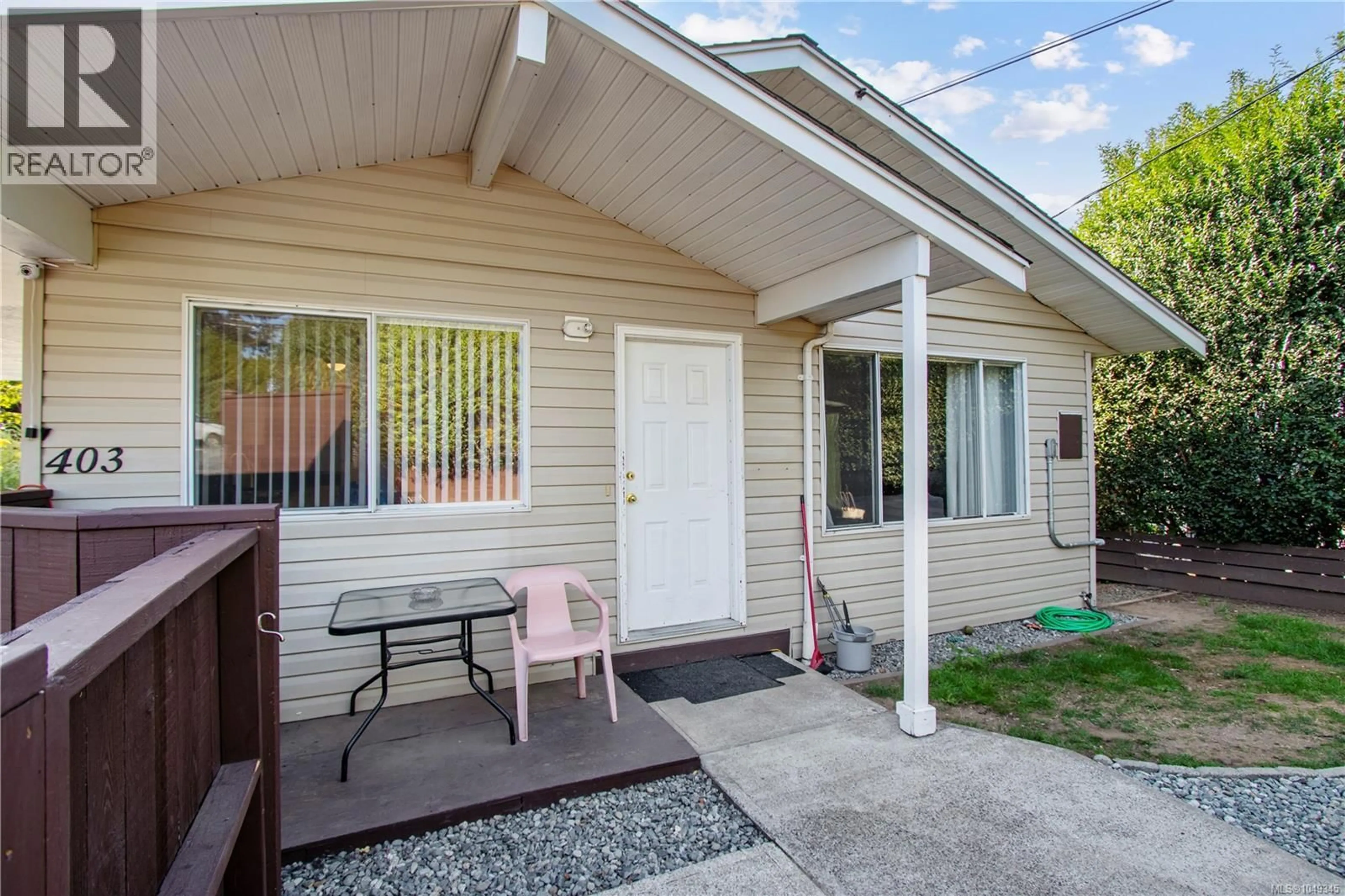 Patio, street for 403 HAREWOOD ROAD, Nanaimo British Columbia V9R2Z3
