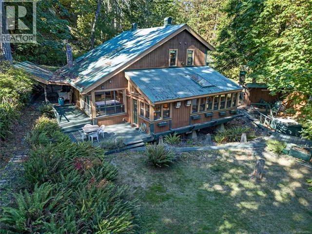 521 BEDDIS ROAD, Salt Spring 3