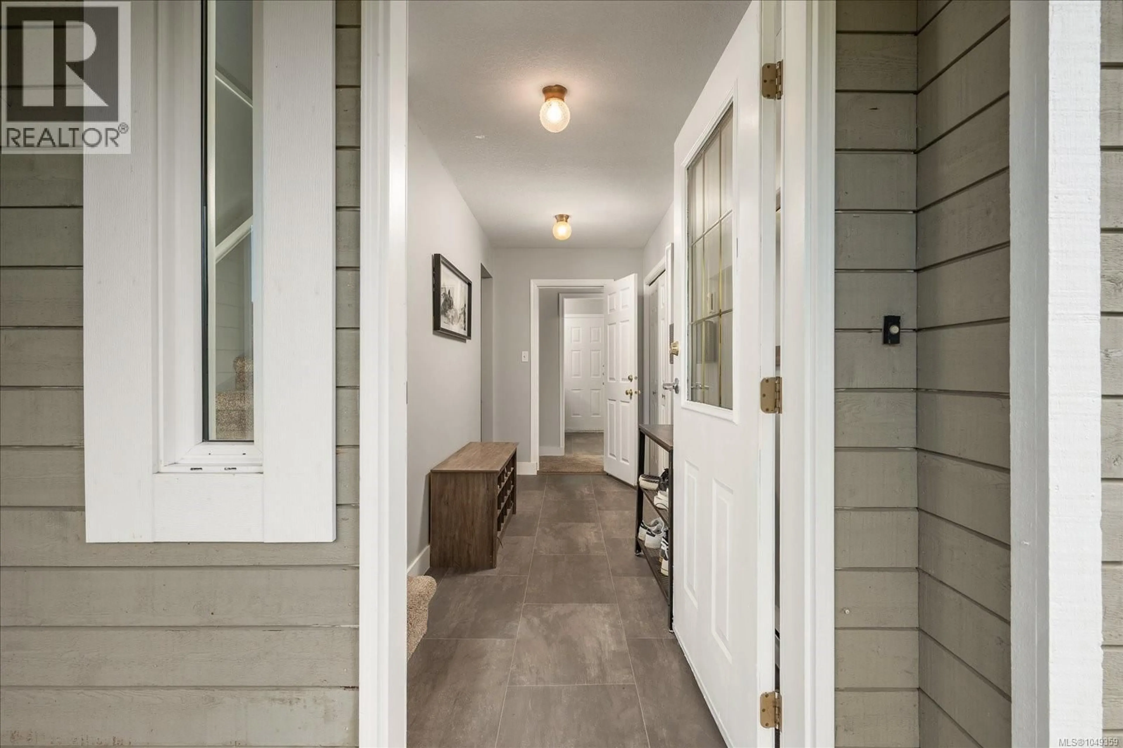 Indoor entryway for 672 FOSTER DRIVE, Parksville British Columbia V9P1A8