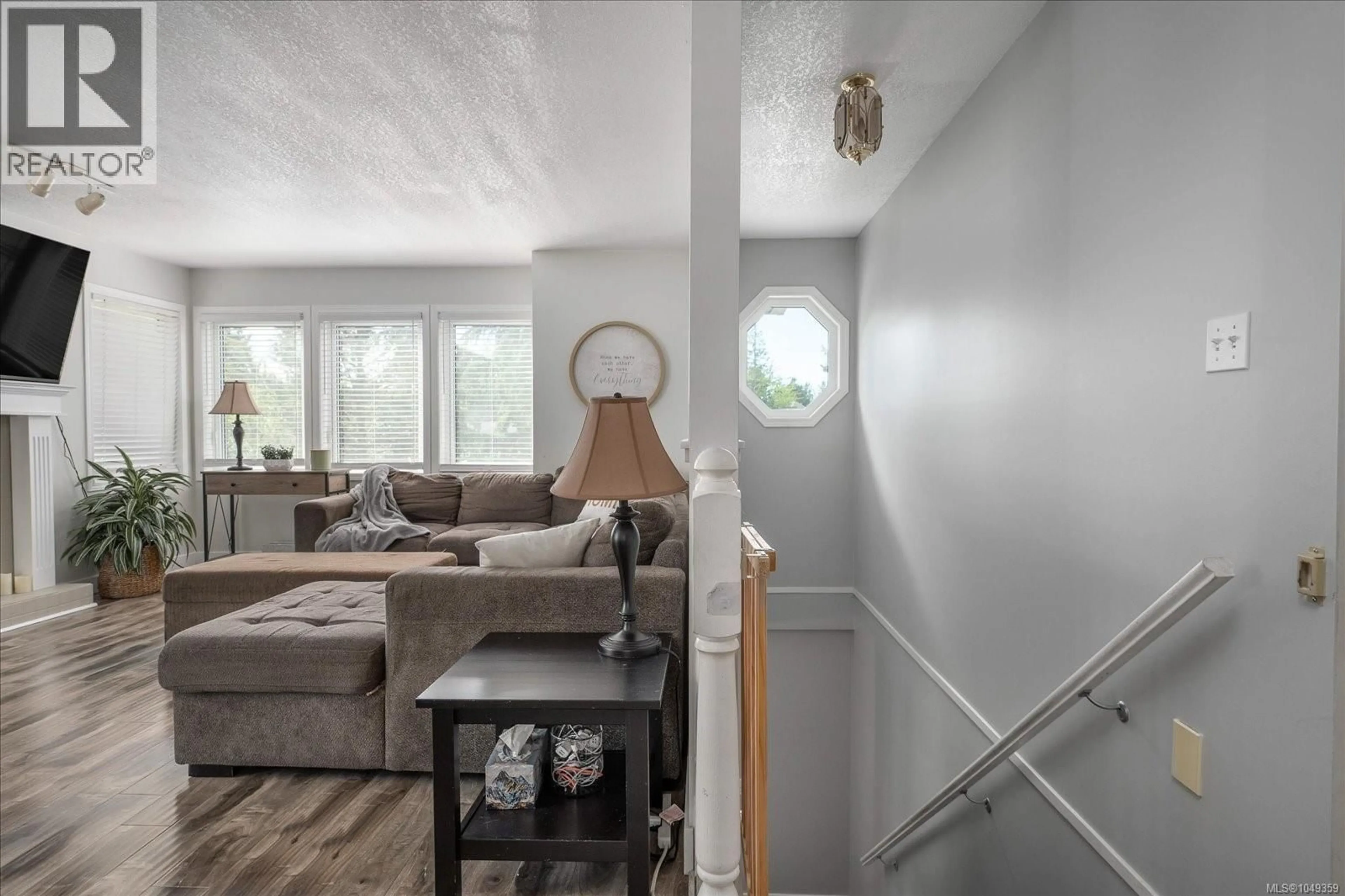 Living room with furniture, unknown for 672 FOSTER DRIVE, Parksville British Columbia V9P1A8