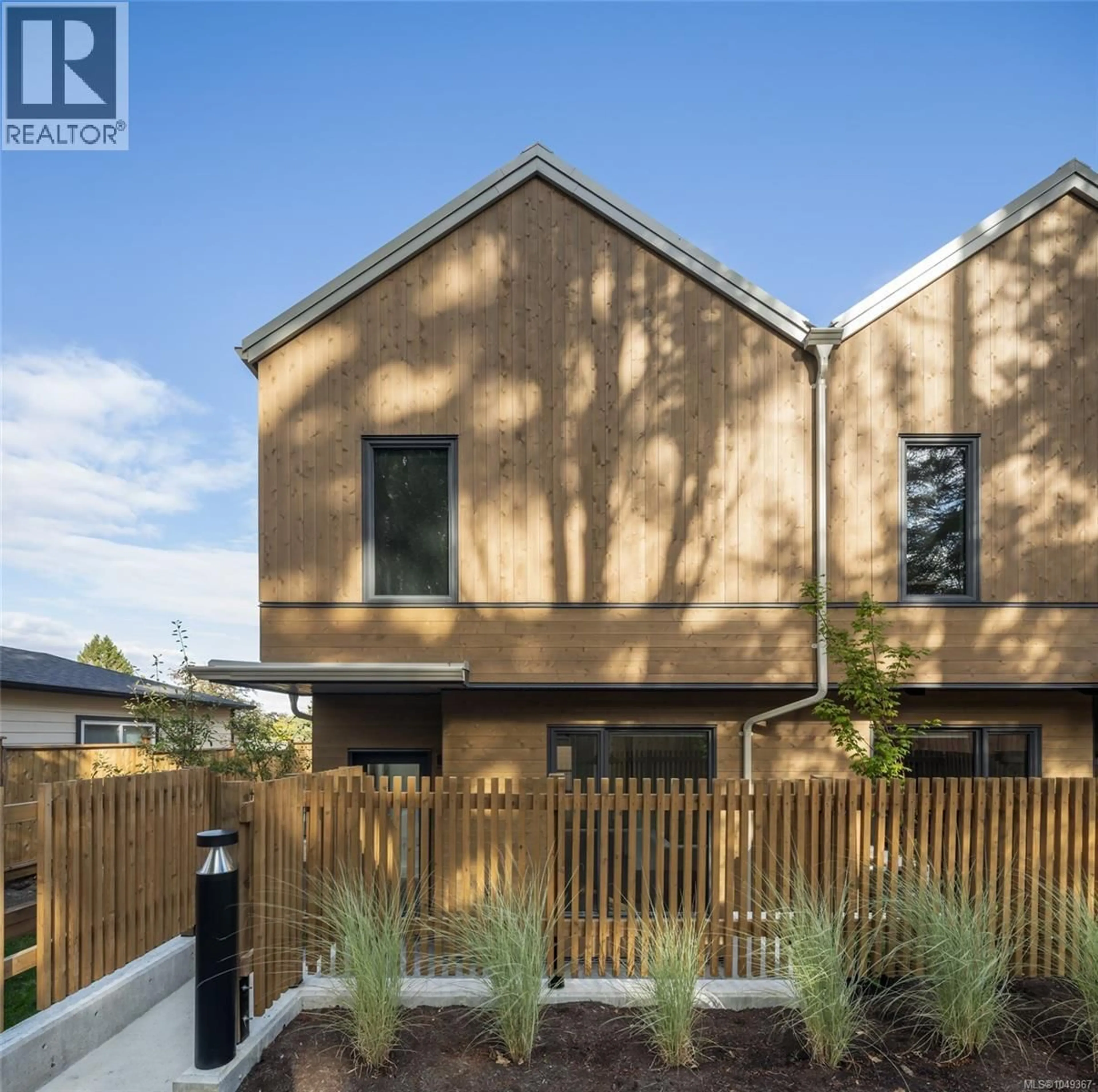 Home with brick exterior material, street for 6 - 1520 LOUISE PLACE, Saanich British Columbia V8P2T8