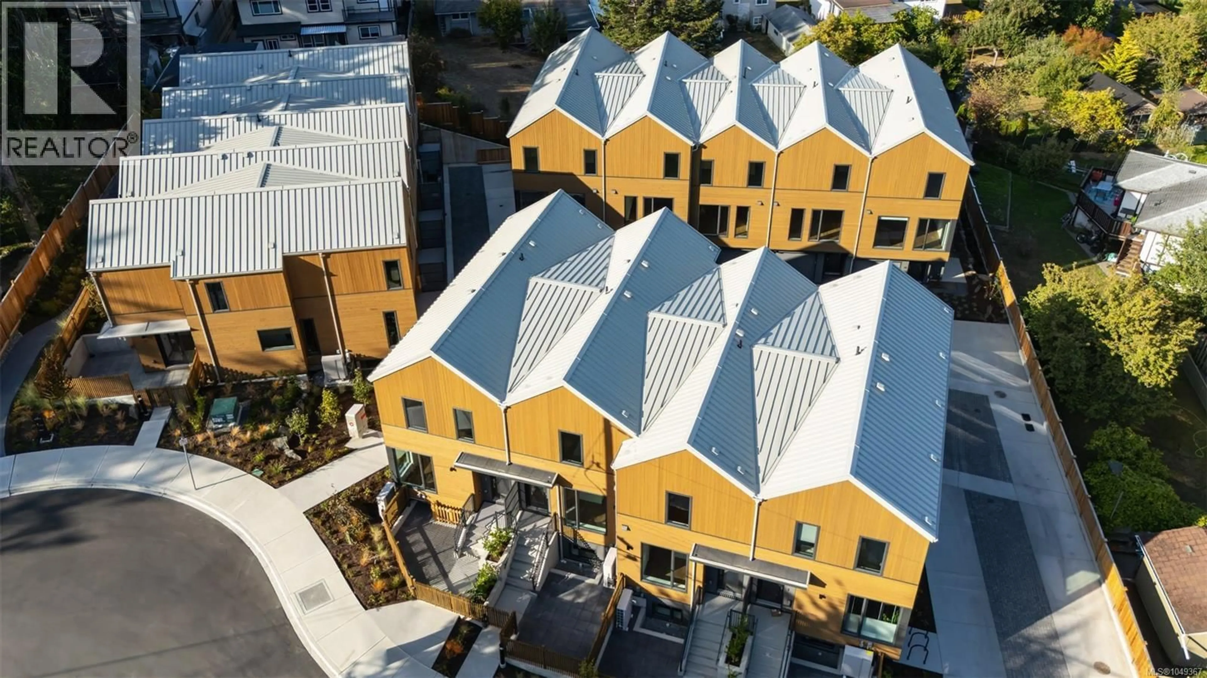 A pic from outside/outdoor area/front of a property/back of a property/a pic from drone, city buildings view from balcony for 6 - 1520 LOUISE PLACE, Saanich British Columbia V8P2T8