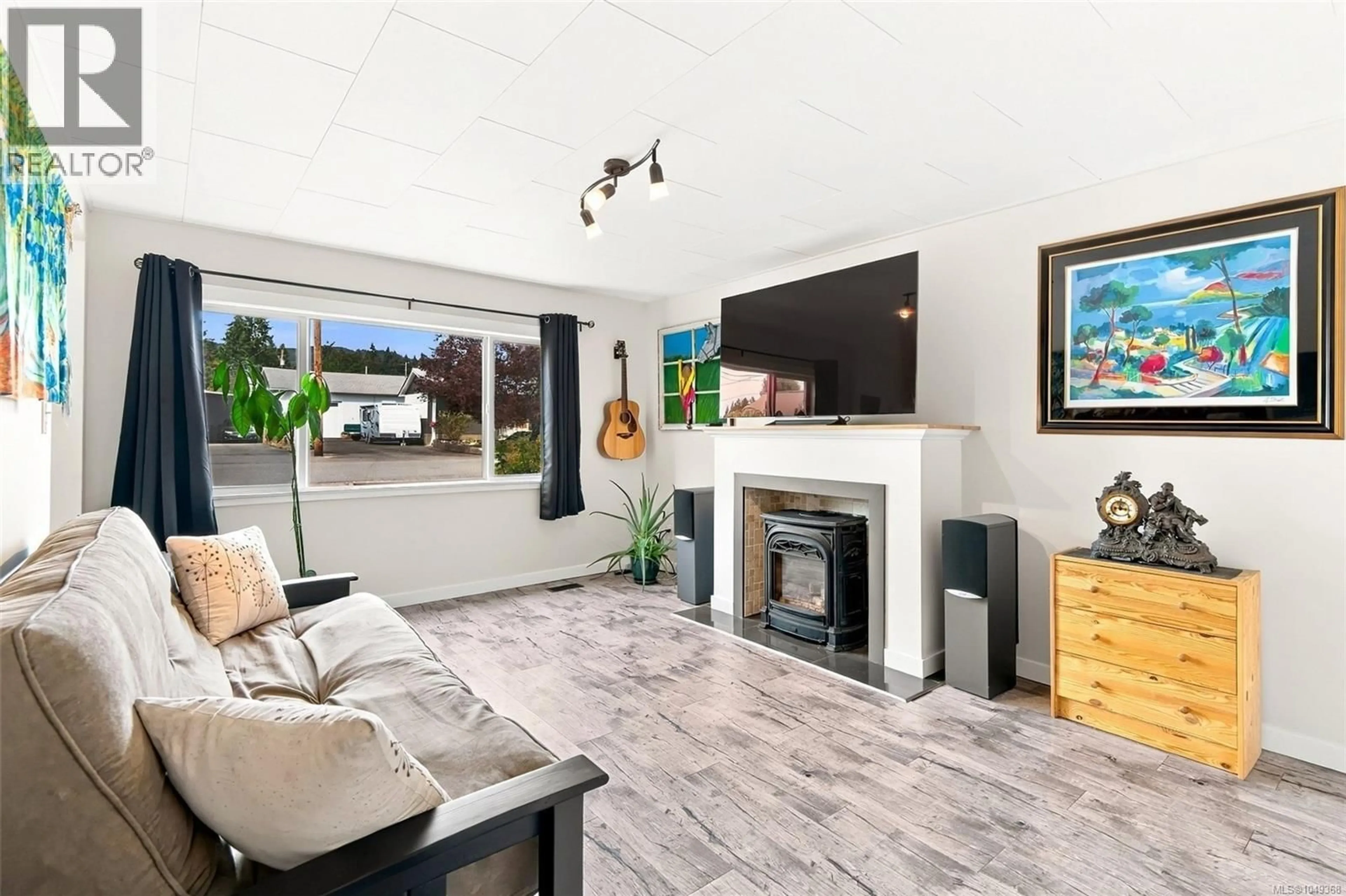 Living room with furniture, unknown for 3930 CEDAR STREET, Port Alberni British Columbia V9Y6C7